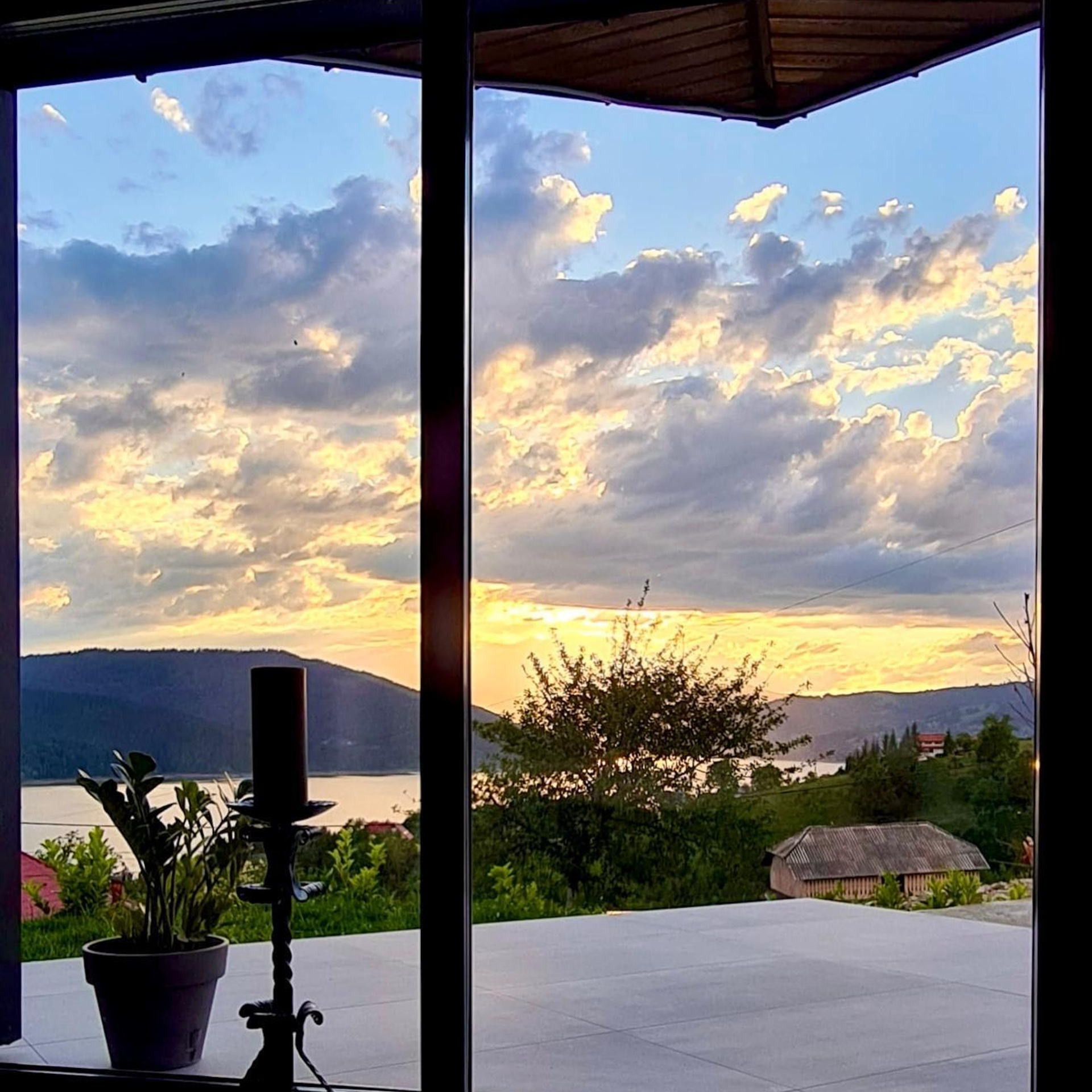 Amumi 1 – Proiect Design Interior Modern. IONESCU ELENA