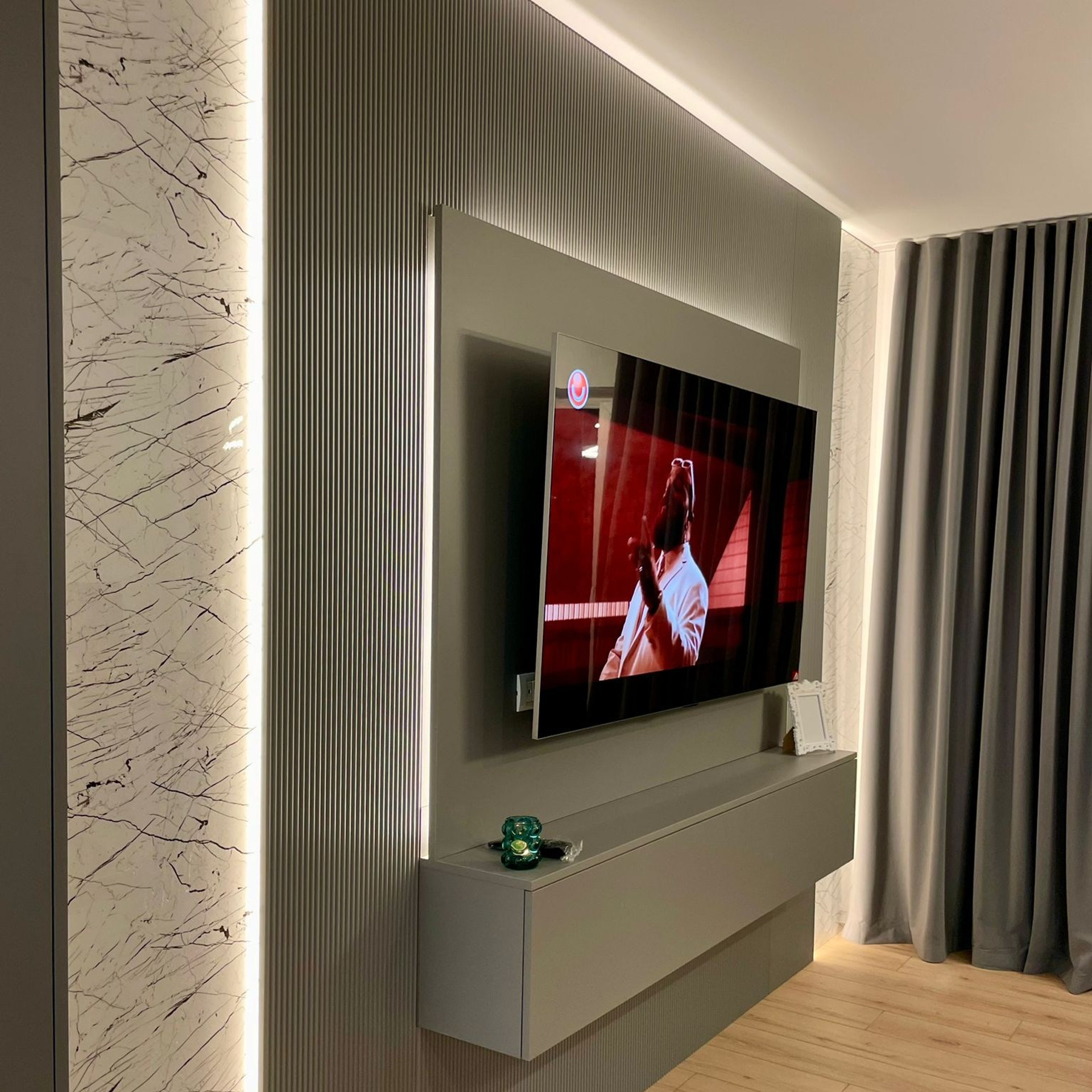 The Grey Orchid – Eleganță în Design Interior. IONESCU ELENA