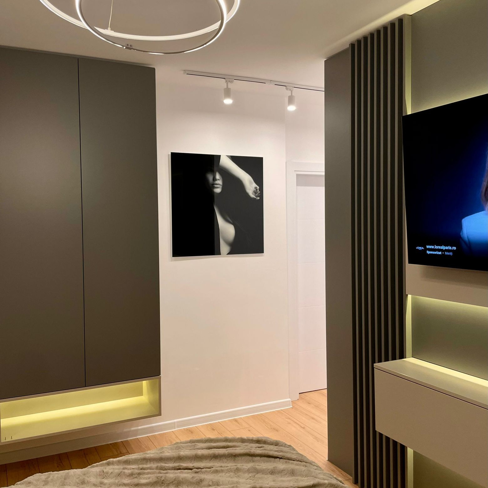 The Grey Orchid – Eleganță în Design Interior. IONESCU ELENA