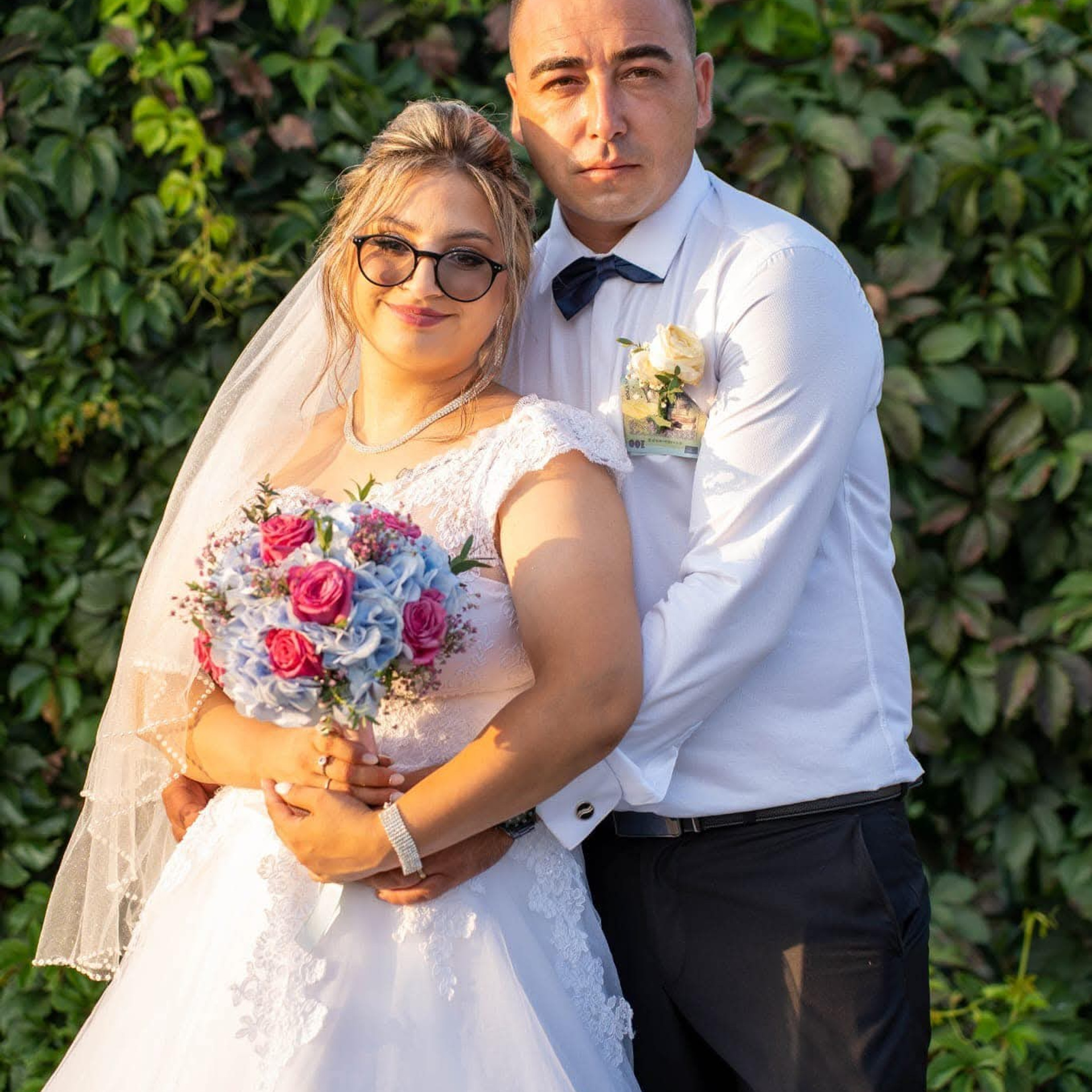 RECENZII. DESPRE NOI