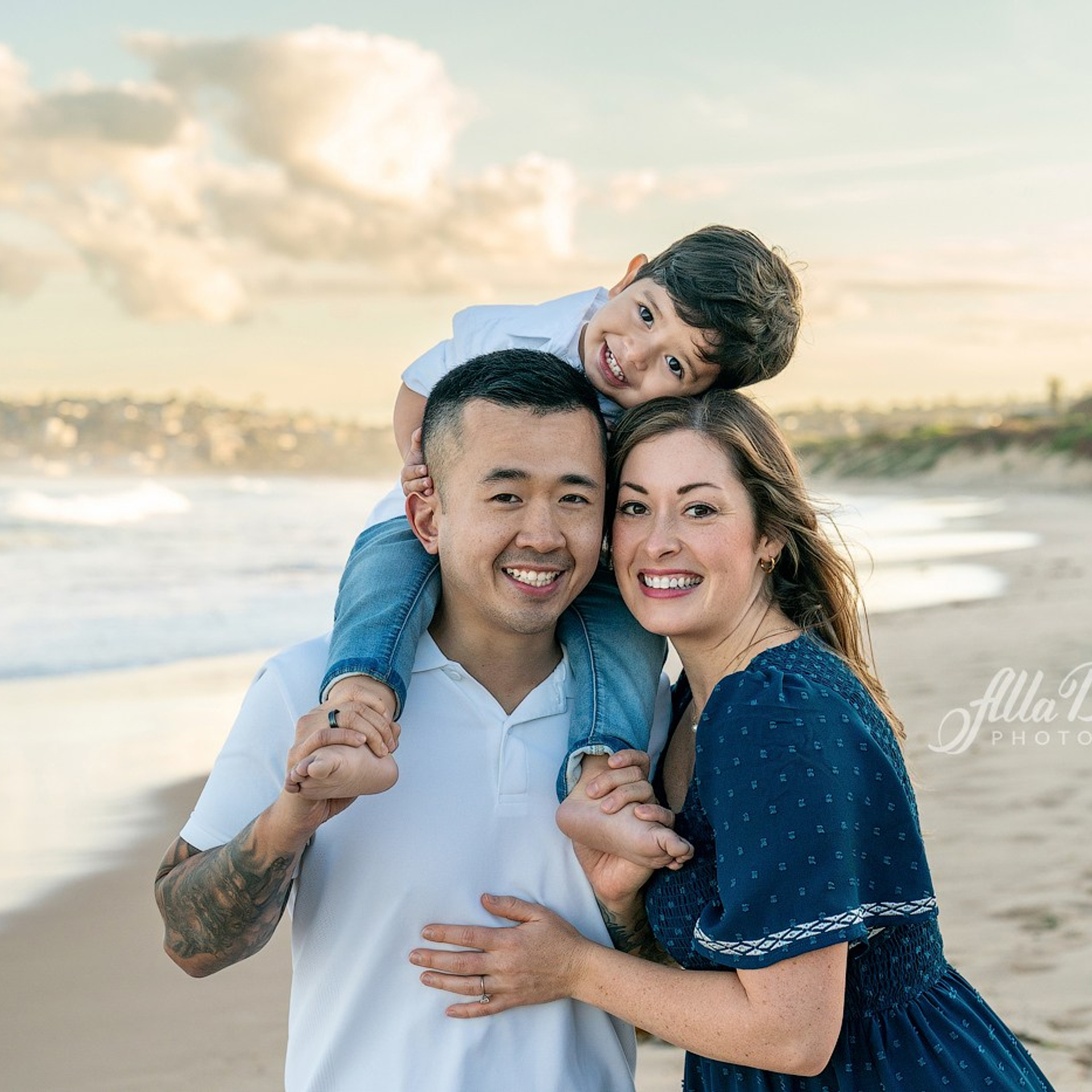 Outdoor family session in a park. Newborn and family photographer. Hills District. Sydney
