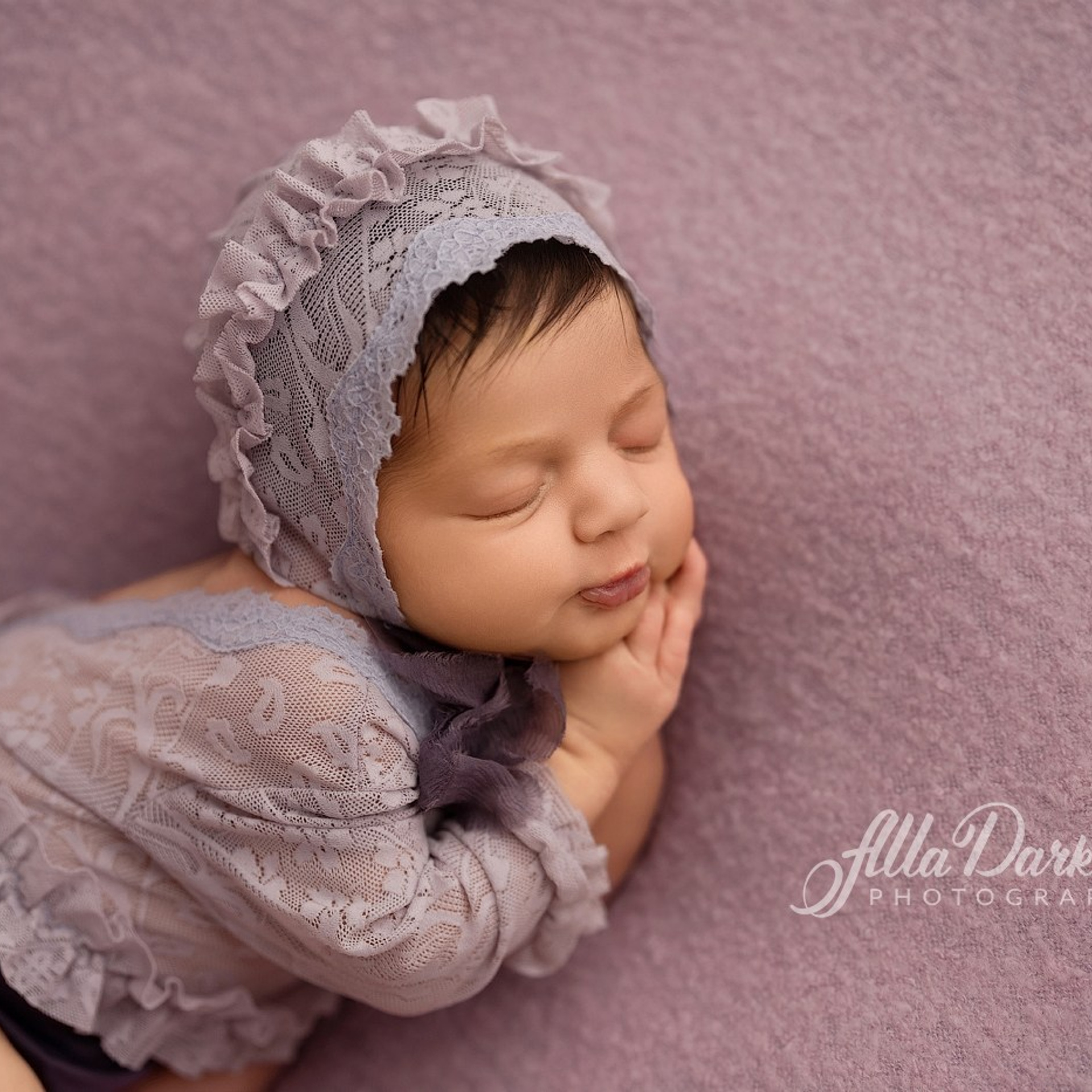 Cake smash session, Sydney. Newborn and family photographer. Hills District. Sydney