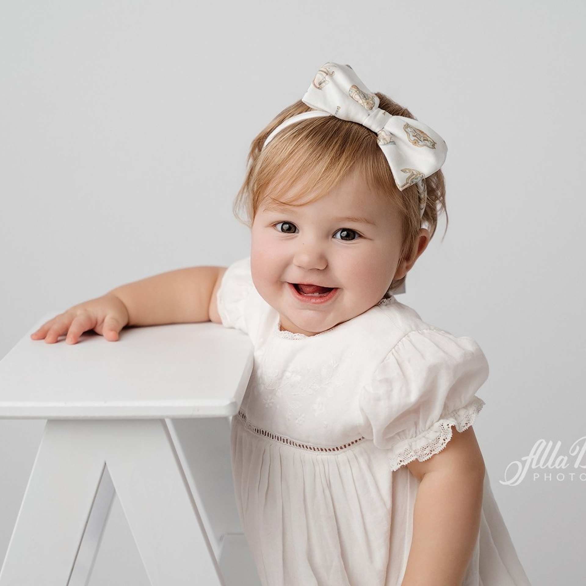 Cake smash session, Sydney. Newborn and family photographer. Hills District. Sydney