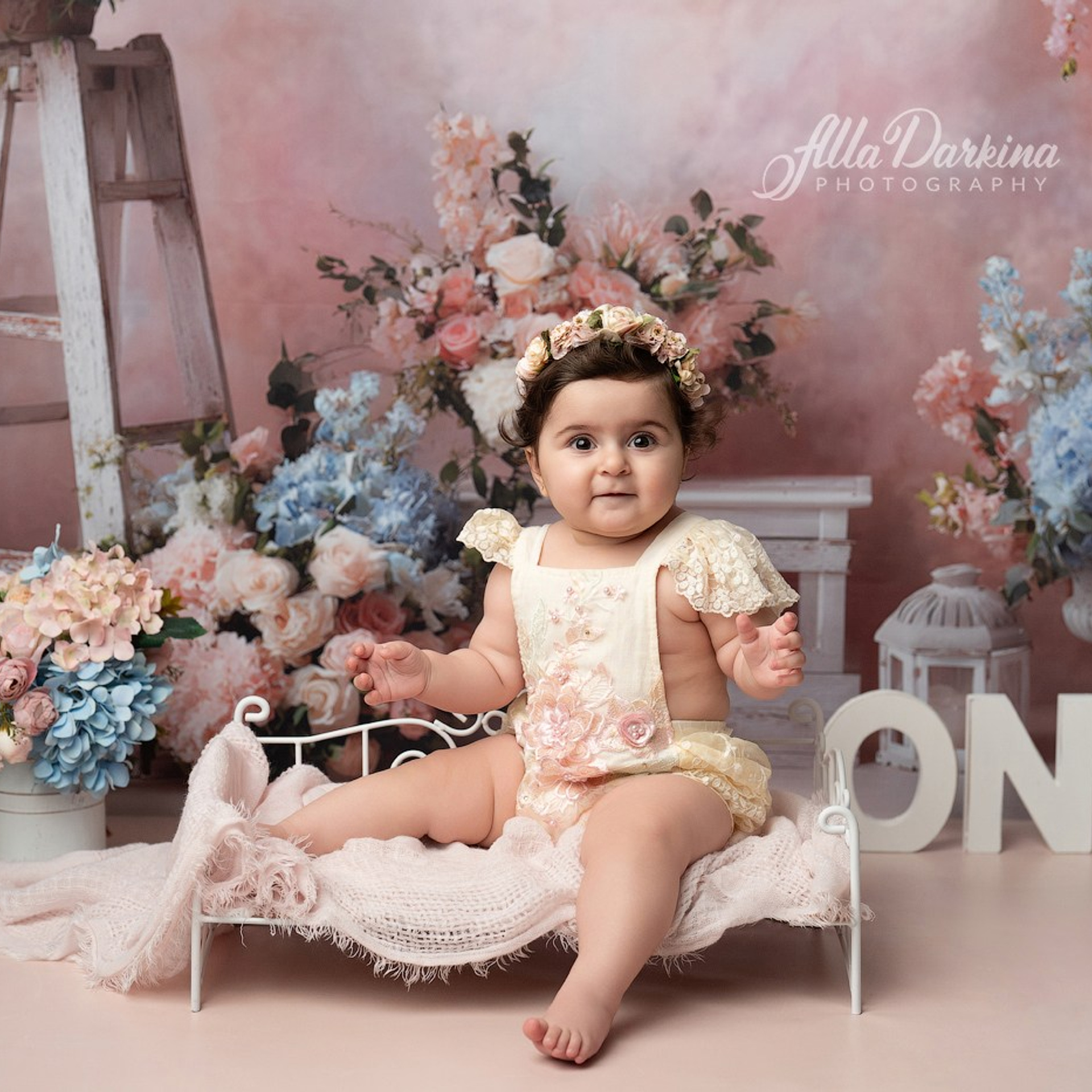 Cake smash session. Circus. Newborn and family photographer. Hills District. Sydney