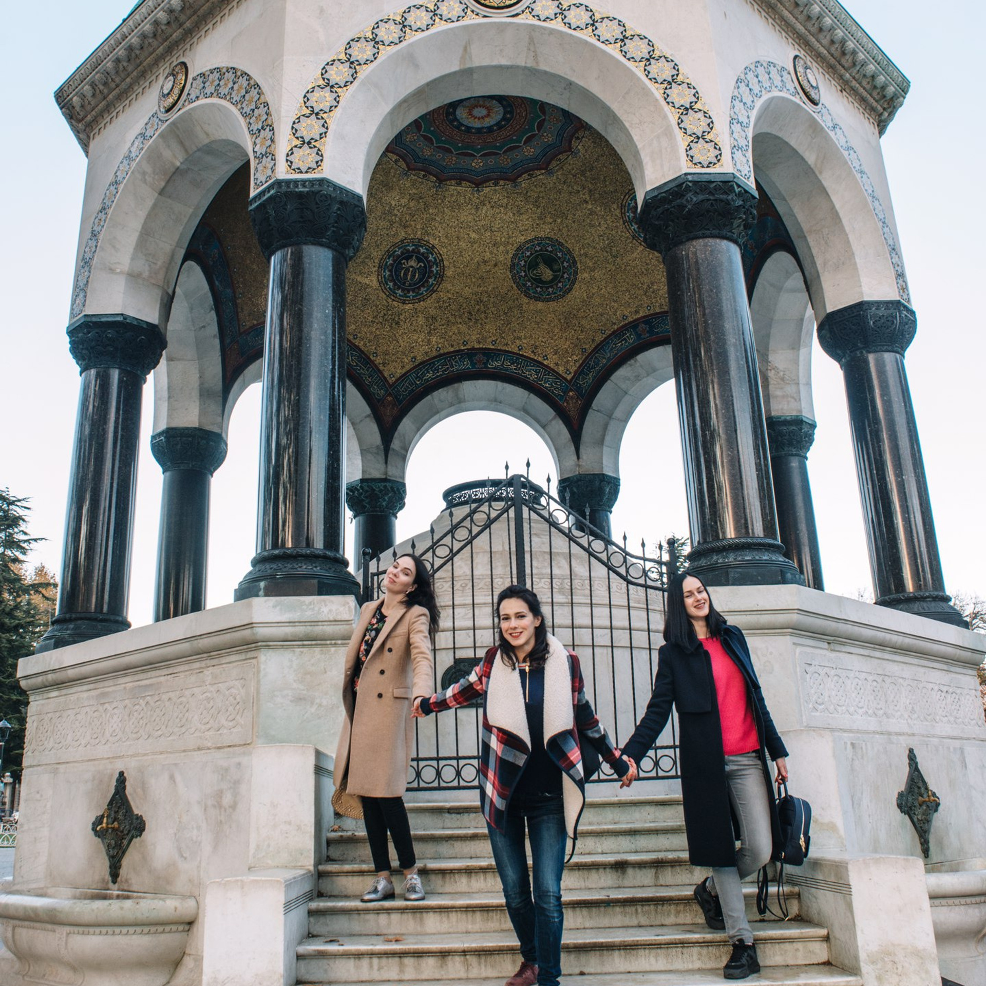 Фотосессия в Стамбуле. Фотограф в Стамбуле. Лайфстайл фотограф в Стамбуле Анатолий. Фотосессии на крышах с чайками