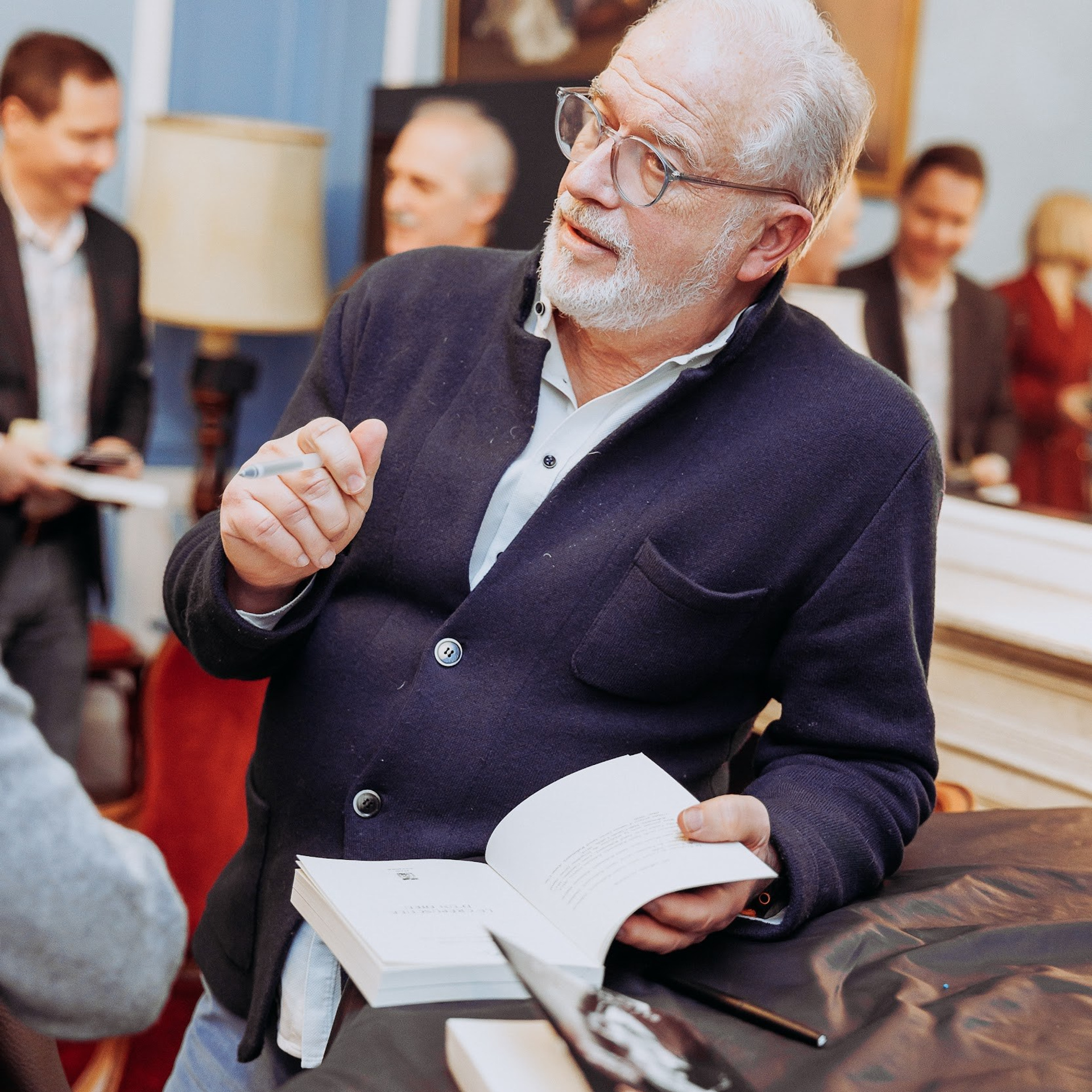 Michel Canesi à la présentation de son livre (éditions Plon). Photographe à Paris