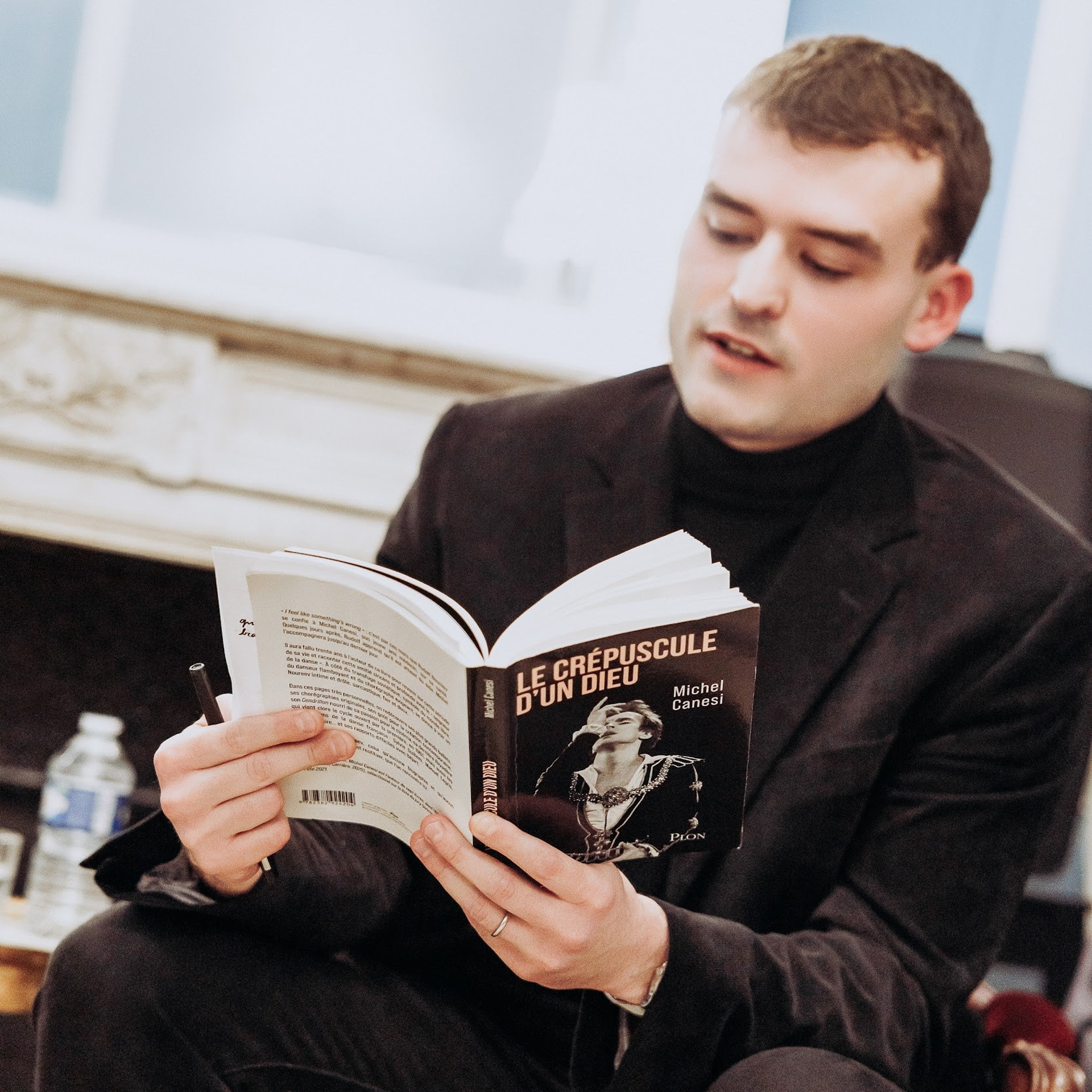 Michel Canesi à la présentation de son livre (éditions Plon). Photographe à Paris