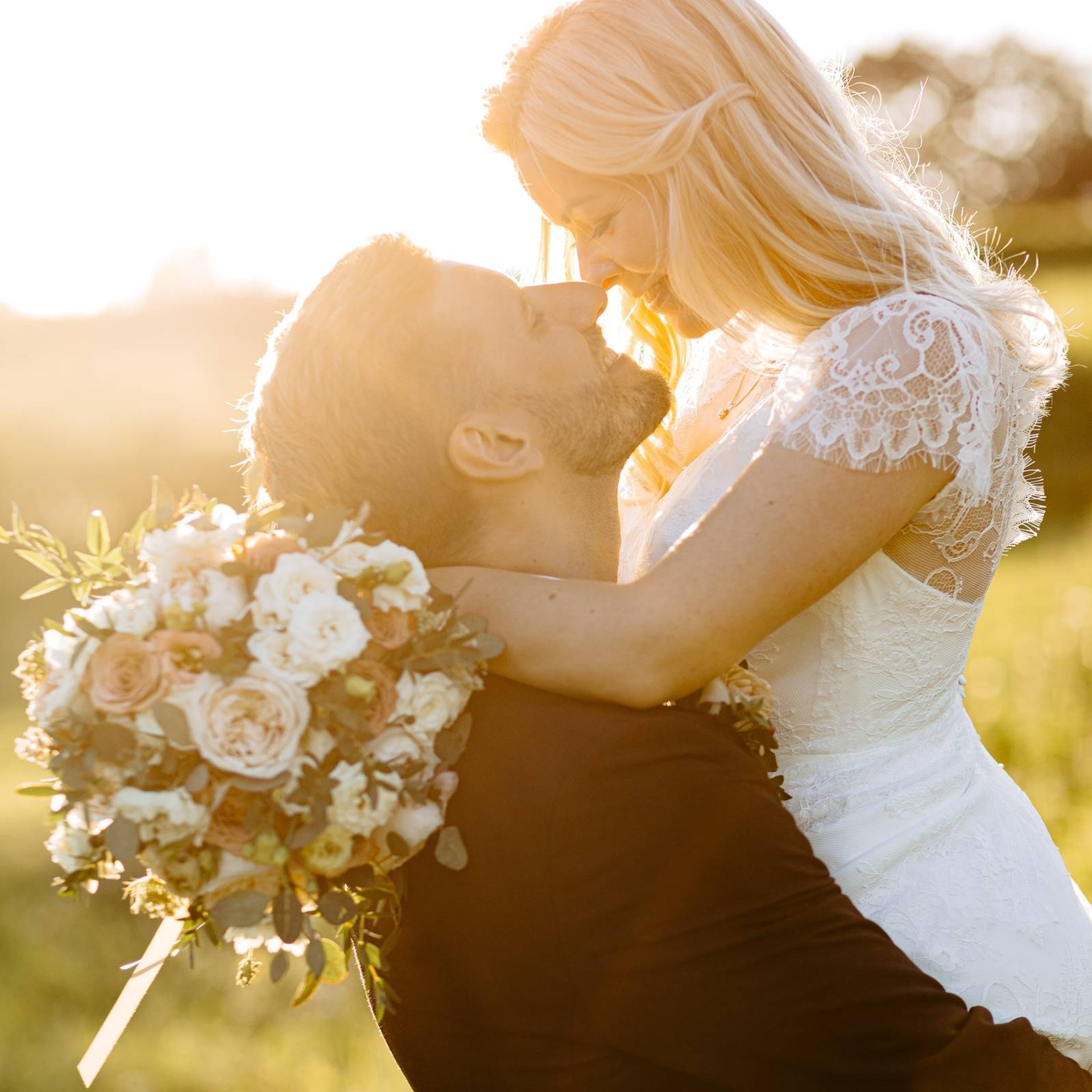 Kāzu svinības Siguldas kalnā, pie dabas viesu namā Kamēlijas