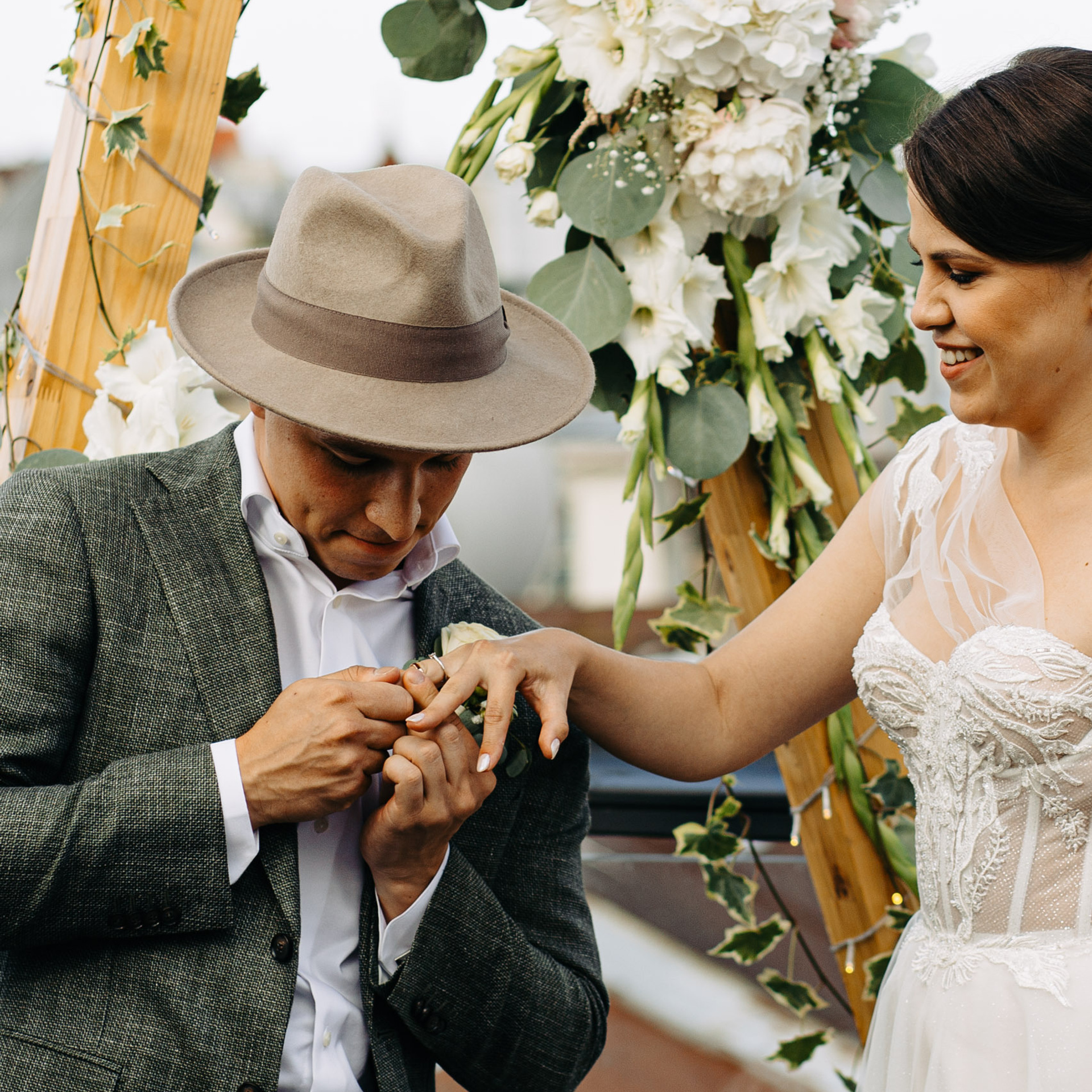 Kāzu svinības Siguldas kalnā, pie dabas viesu namā Kamēlijas