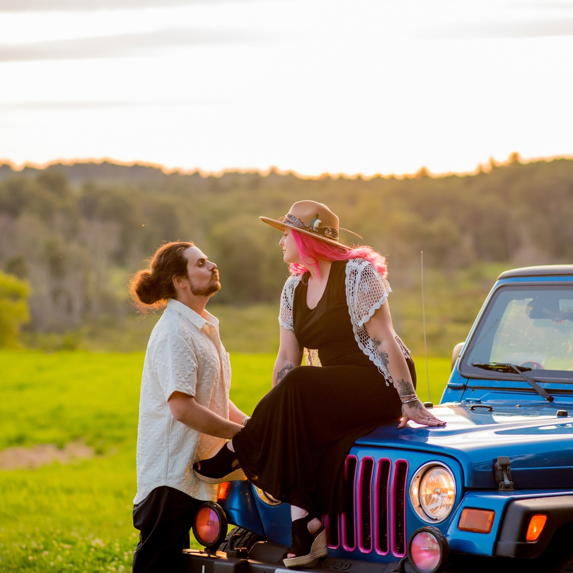 A&nbsp;blue Jeep, a&nbsp;Sunset, and a&nbsp;Love Story: Amanda & Sam’s Engagement Session in&nbsp;Medfield, MA