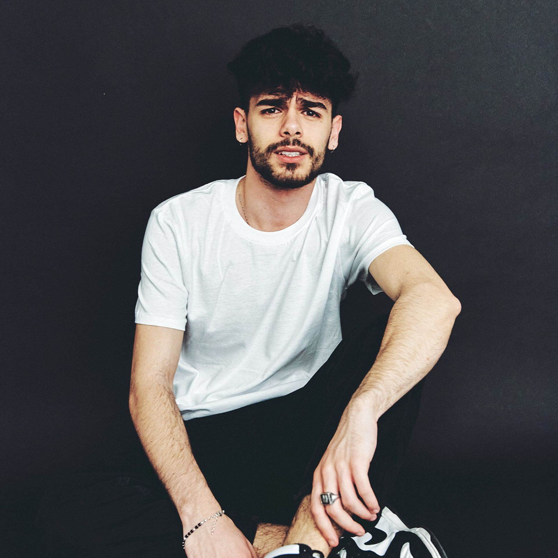 Come una Sessione Fotografica Professionale Può Elevare il Tuo Portfolio Artistico e il Tuo Business: Guida per CEO e Professionisti. Natali Mazzi | Studio 20 | Fotostudio a Roma, Tuscolana | Ritratto