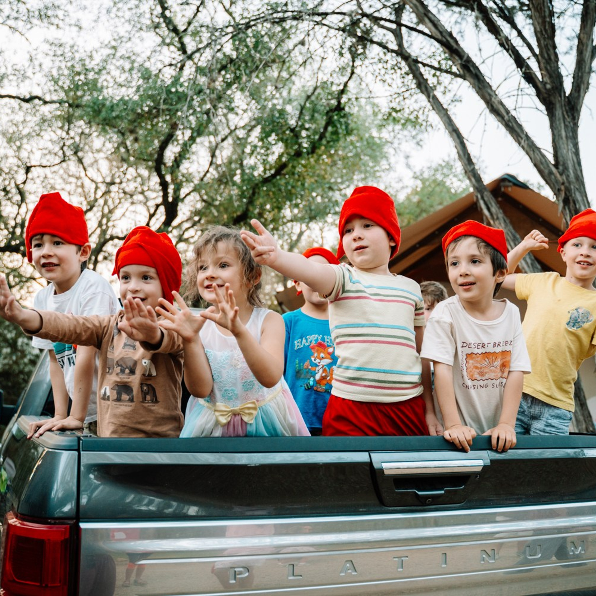 Артклассы детские. Семейные лагеря в Европе с Ниной Янечковой и Ириной Зиновьевой