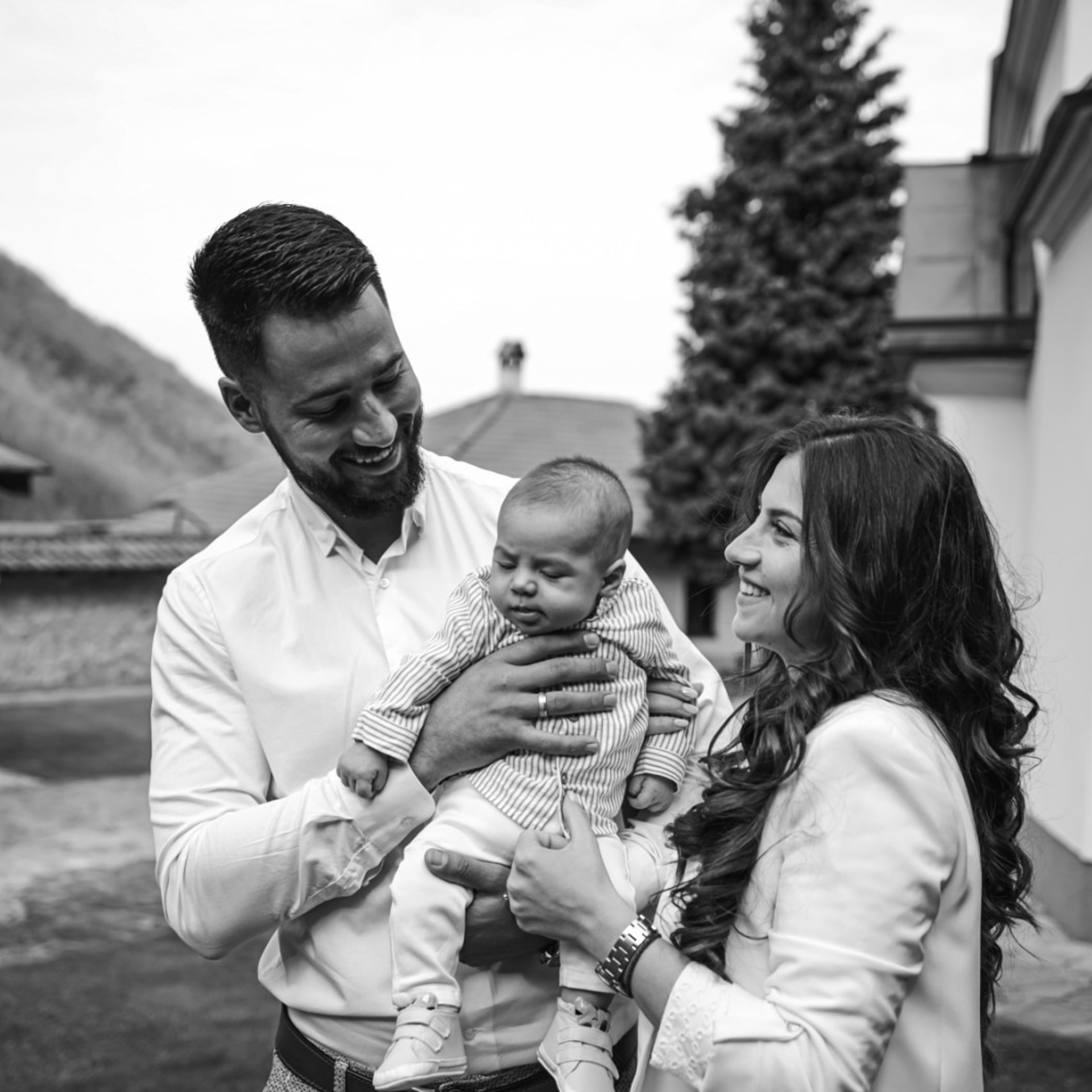 Customer Satisfaction. Family and Wedding Photographer