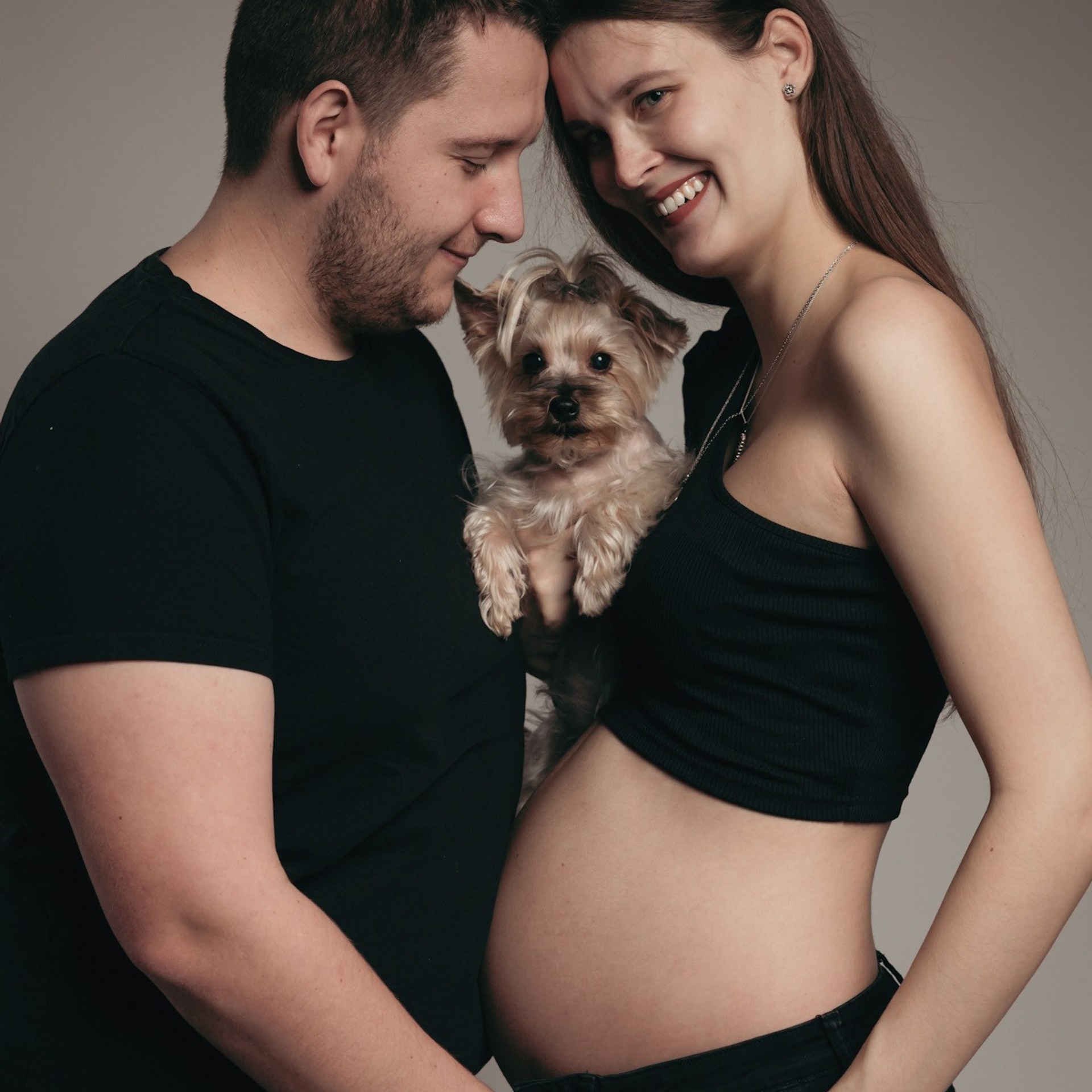 Minimalistická párová těhotenská focení