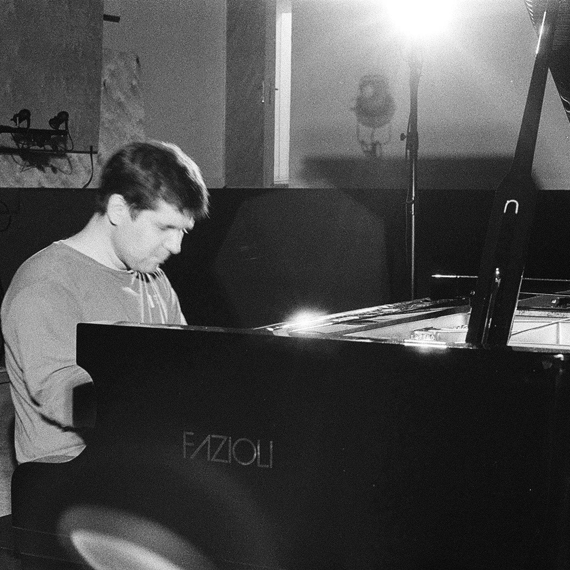 Vadym Kholodenko. Analog. Anastasia Shapoval violoniste et photographe. Annecy — Geneve