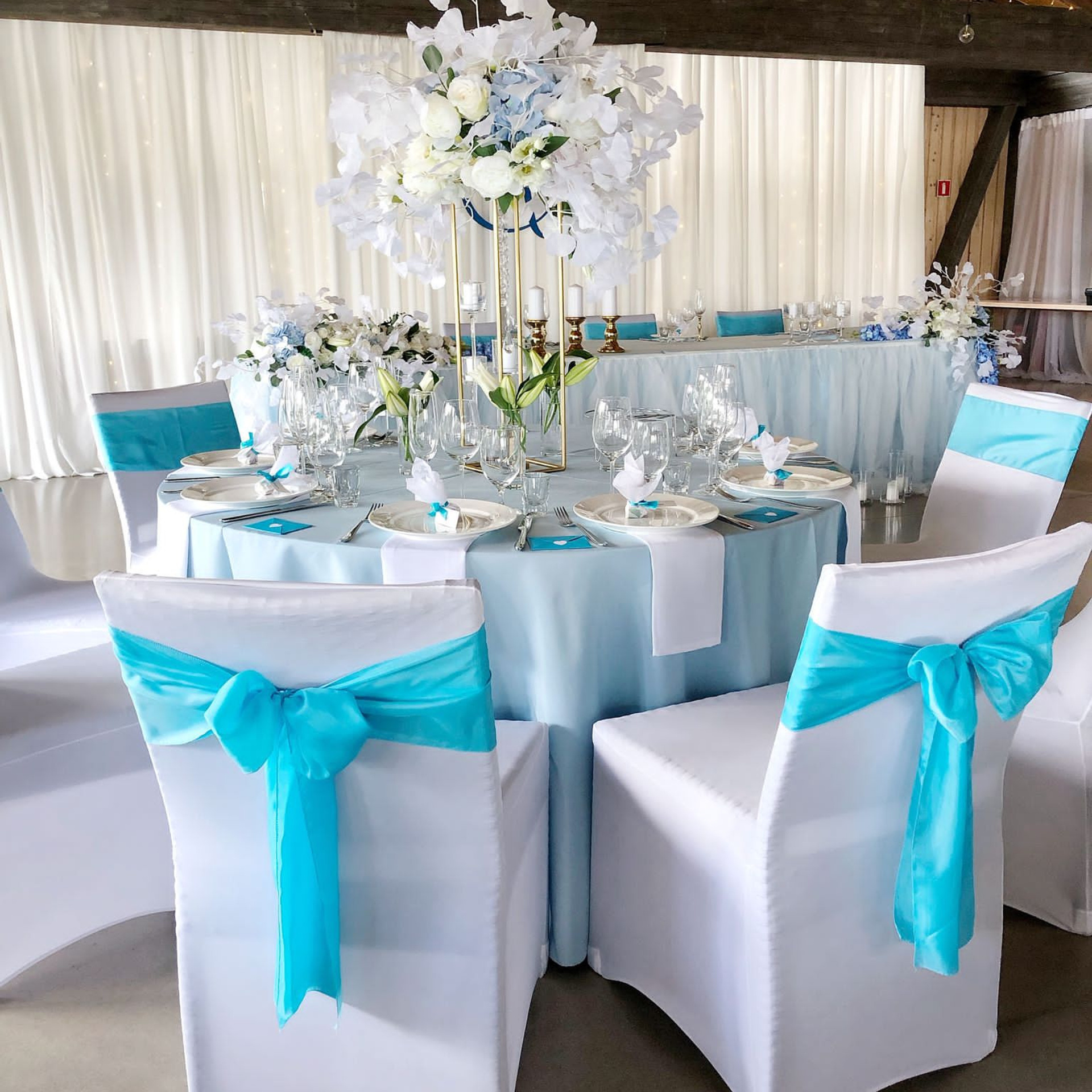 Композиция на стол Фото зона цветочная композиция оформление свадьбы kāzu dekors kāzas līgava