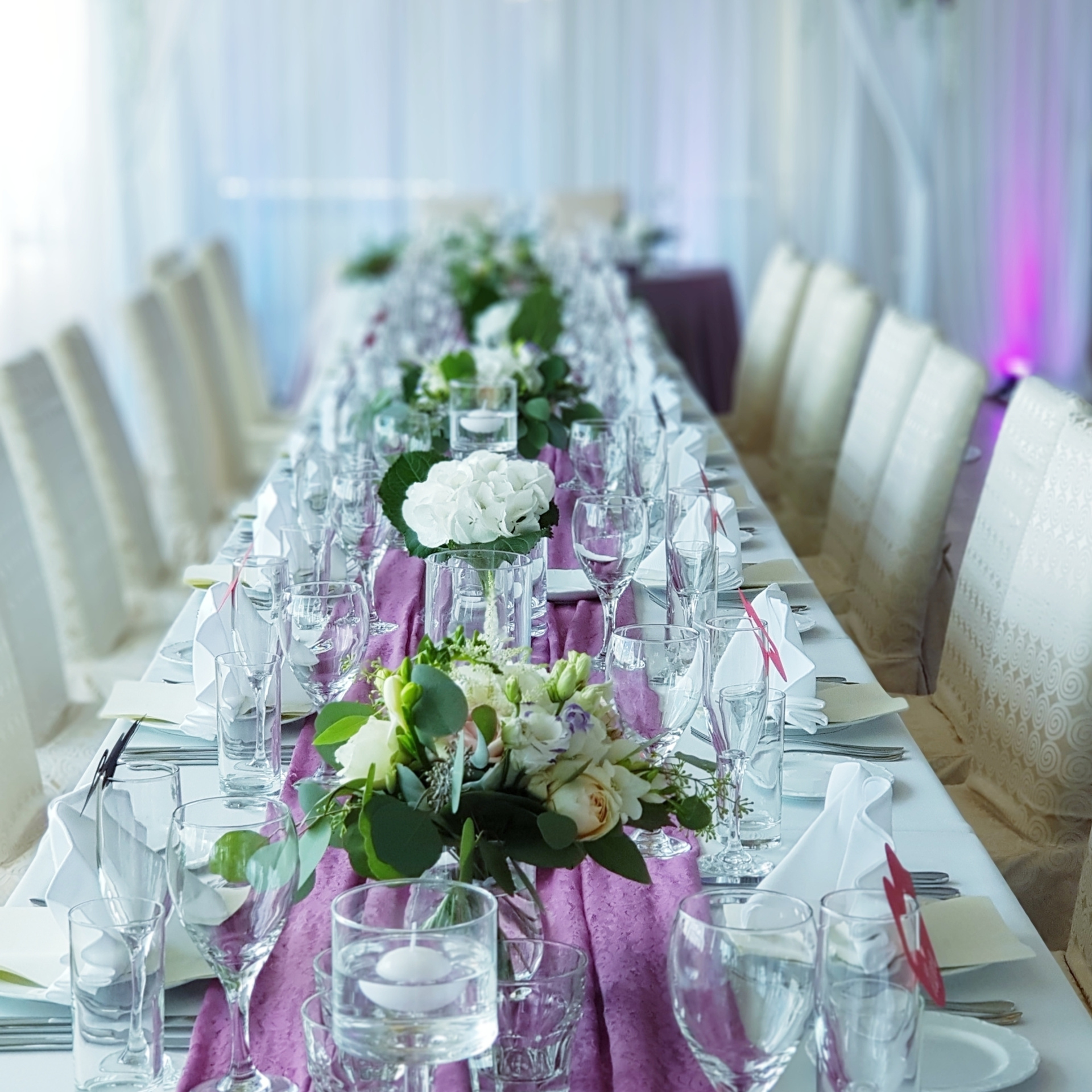 Композиция на стол Фото зона цветочная композиция оформление свадьбы kāzu dekors