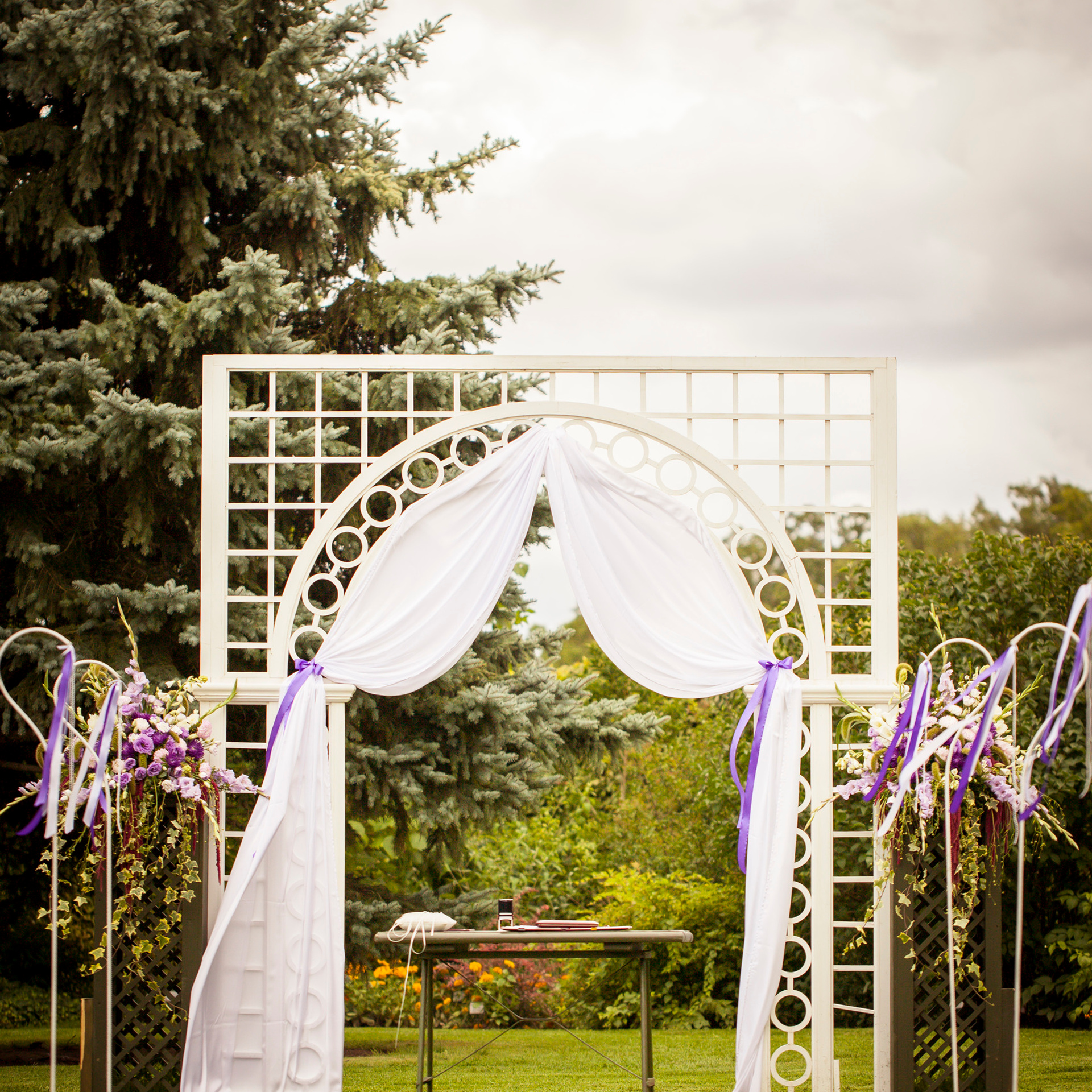 свадебная церемония
арка из живых цветов
оформление арки
выездная церемония
штатив с цветами
Laulīby reģestrācija
kāzu Arka
arka ar dzīviem ziediem