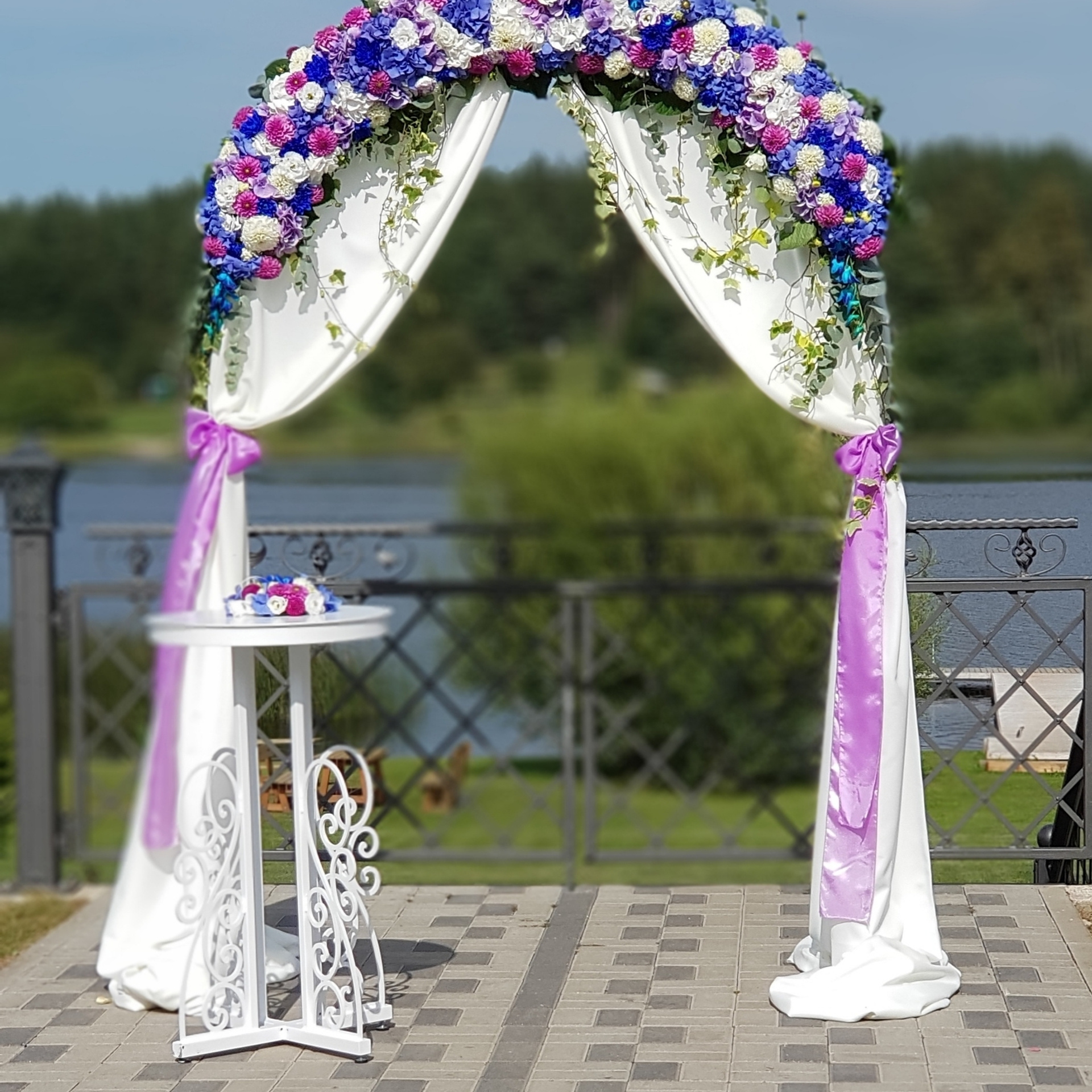 Līgavas pušķis Букет невесты свадебная церемония арка из живых цветов оформление арки выездная церемония штатив с цветами Laulīby reģestrācija kāzu Arka arka ar dzīviem ziediem