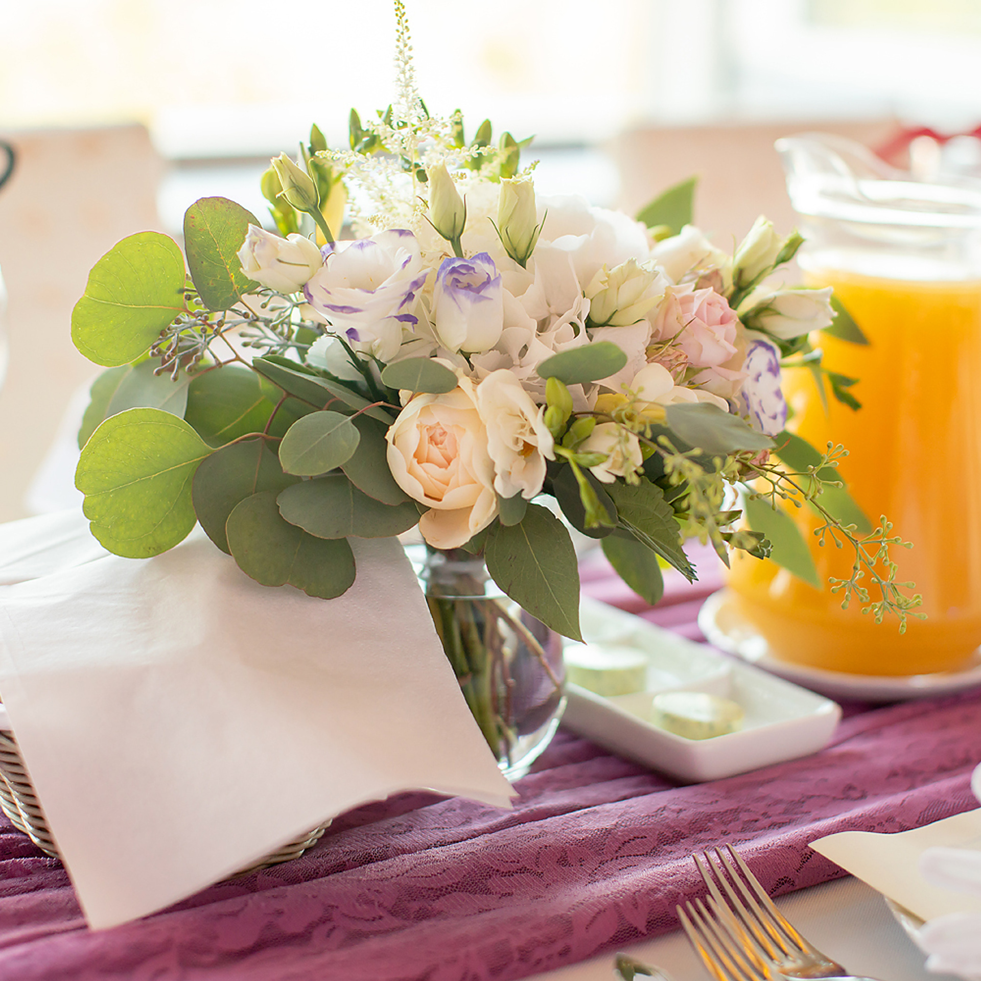 Композиция на стол Фото зона цветочная композиция оформление свадьбы kāzu dekors