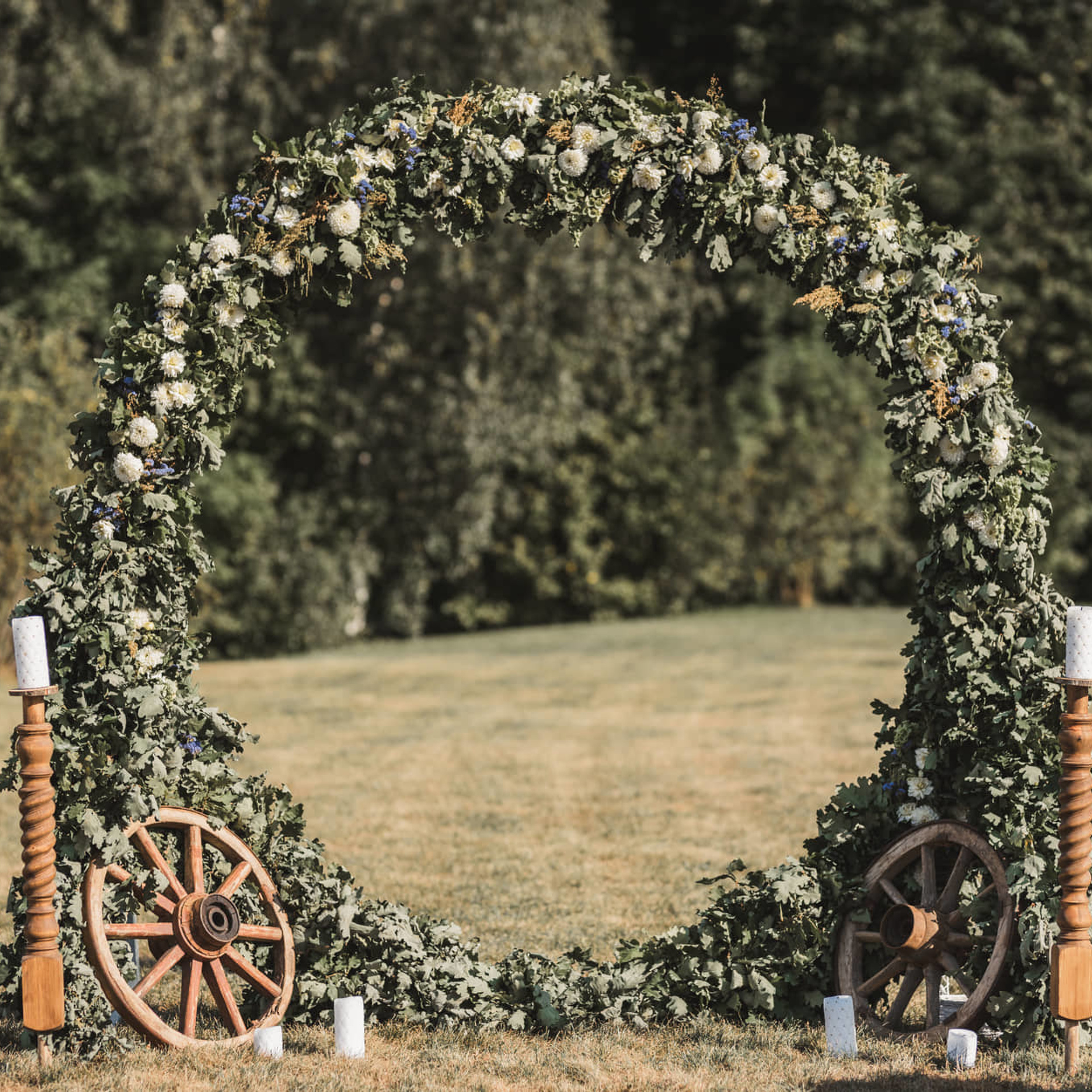 свадебная церемония
арка из живых цветов
оформление арки
выездная церемония
штатив с цветами
Laulīby reģestrācija
kāzu Arka
arka ar dzīviem ziediem