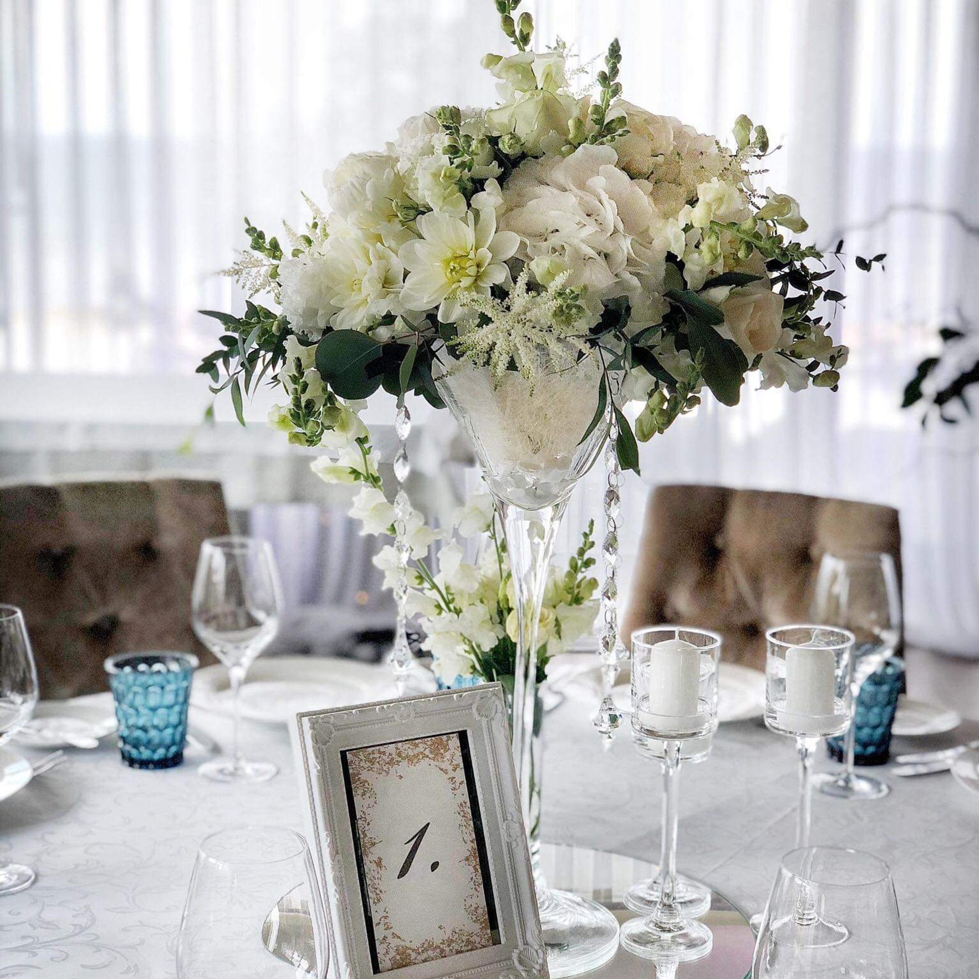 Композиция на стол Фото зона цветочная композиция оформление свадьбы kāzu dekors