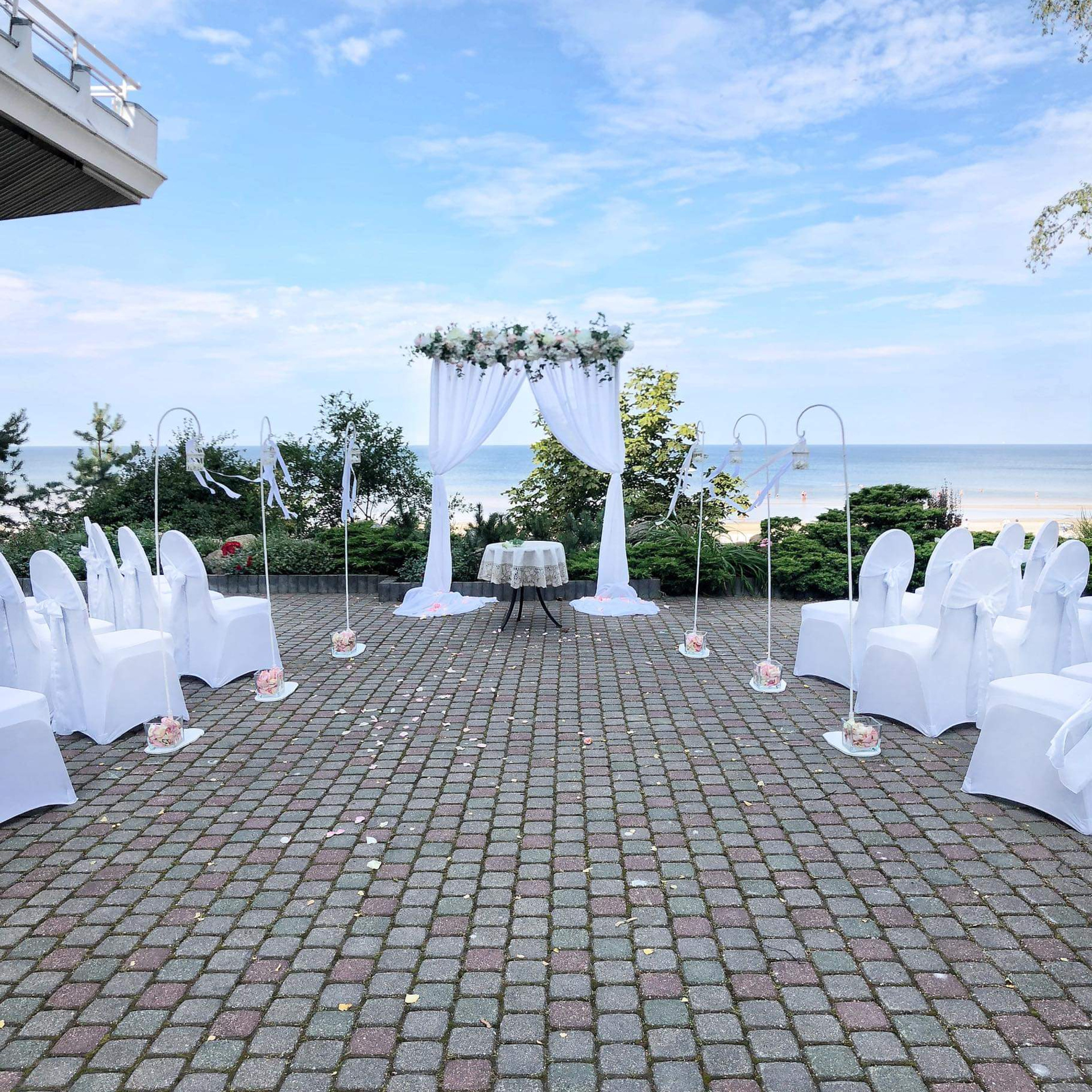 Līgavas pušķis Букет невесты свадебная церемония арка из живых цветов оформление арки выездная церемония штатив с цветами Laulīby reģestrācija kāzu Arka arka ar dzīviem ziediem