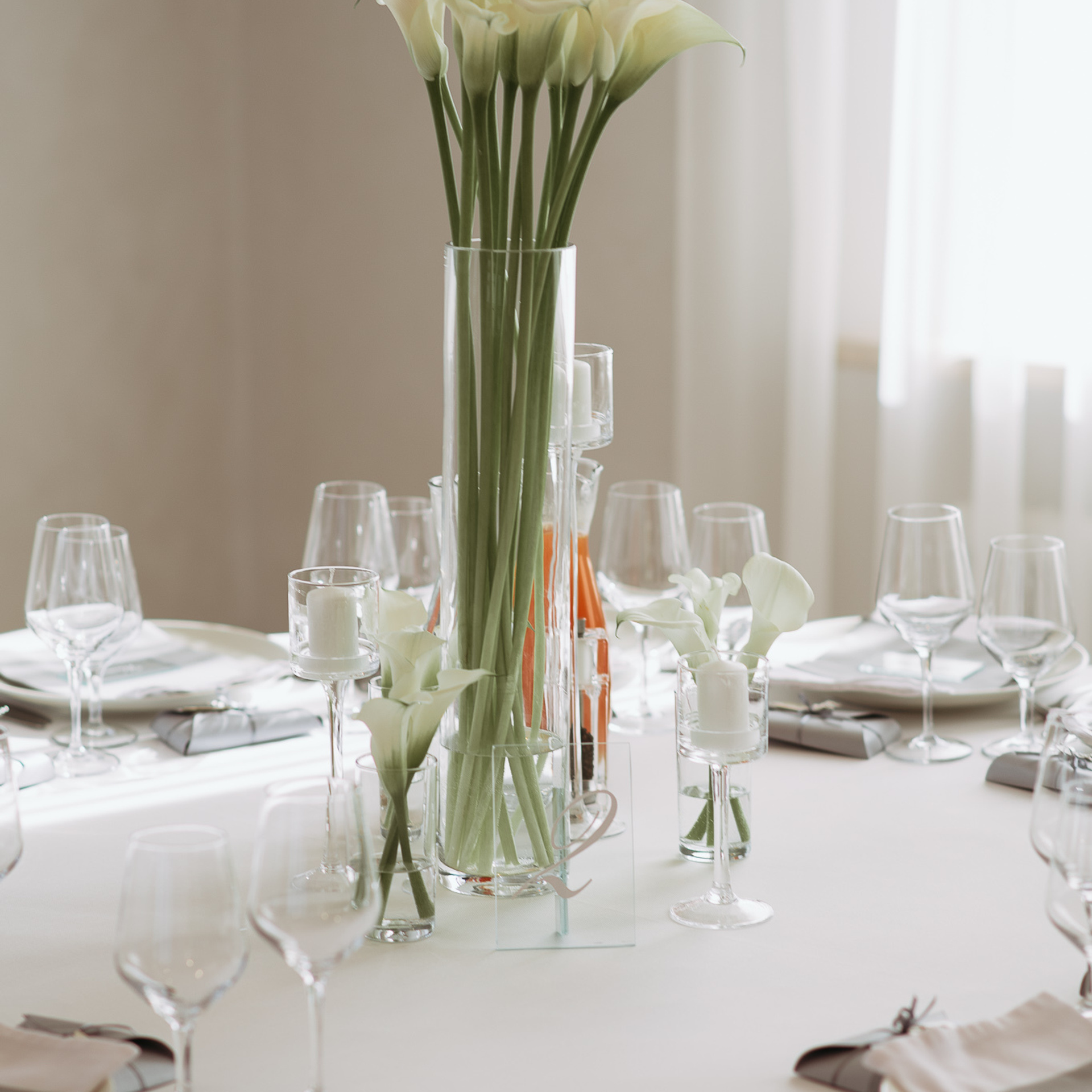 Композиция на стол Фото зона цветочная композиция оформление свадьбы kāzu dekors