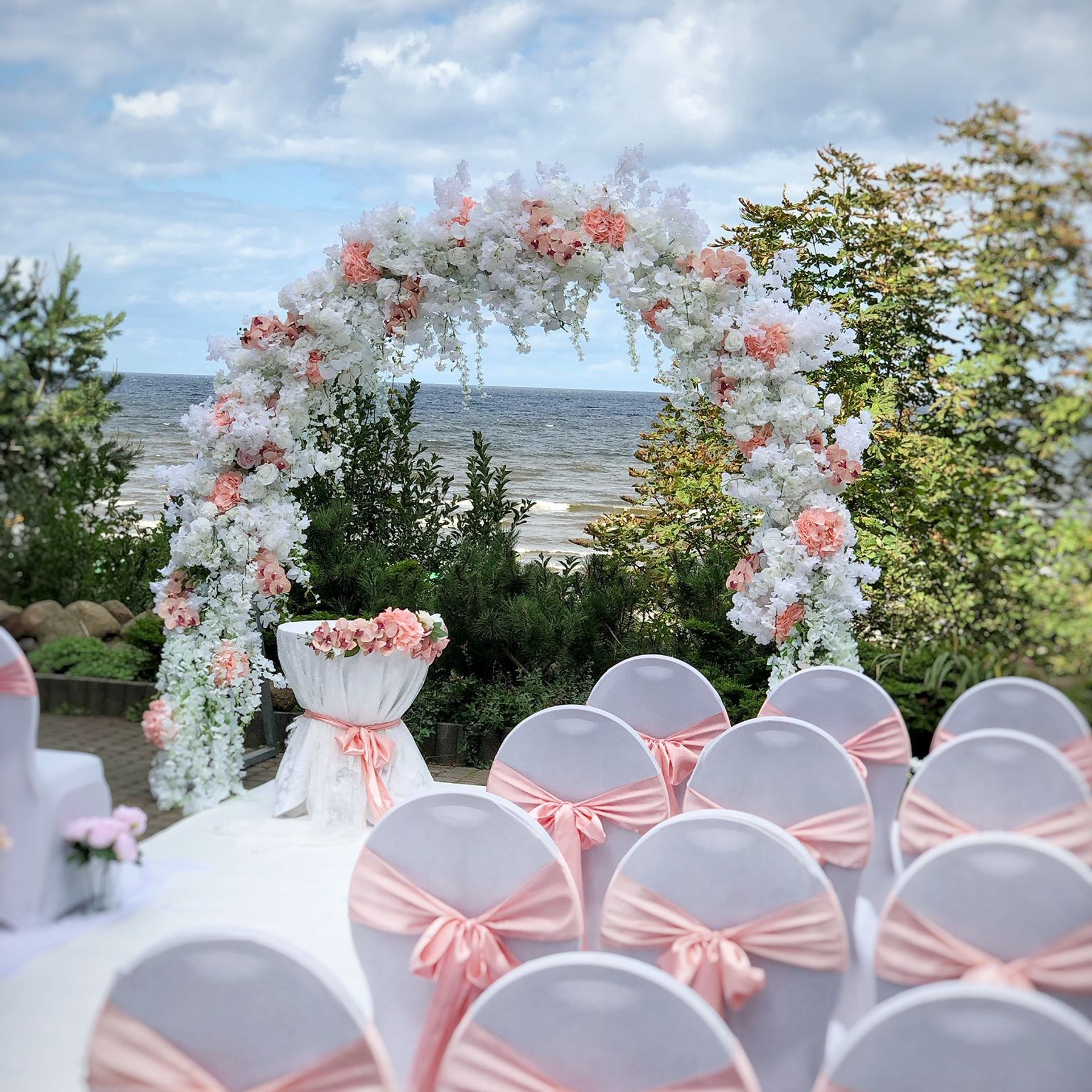 Līgavas pušķis Букет невесты свадебная церемония арка из живых цветов оформление арки выездная церемония штатив с цветами Laulīby reģestrācija kāzu Arka arka ar dzīviem ziediem