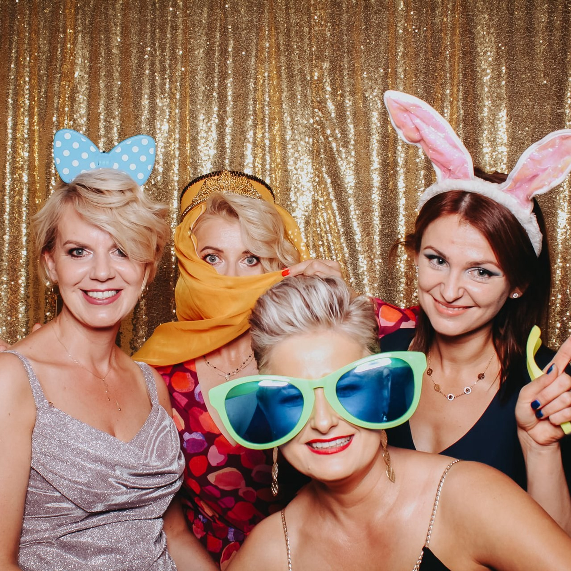 Open Concept Photo Booth Rental “Minimum” — 2h. Madhurina photography