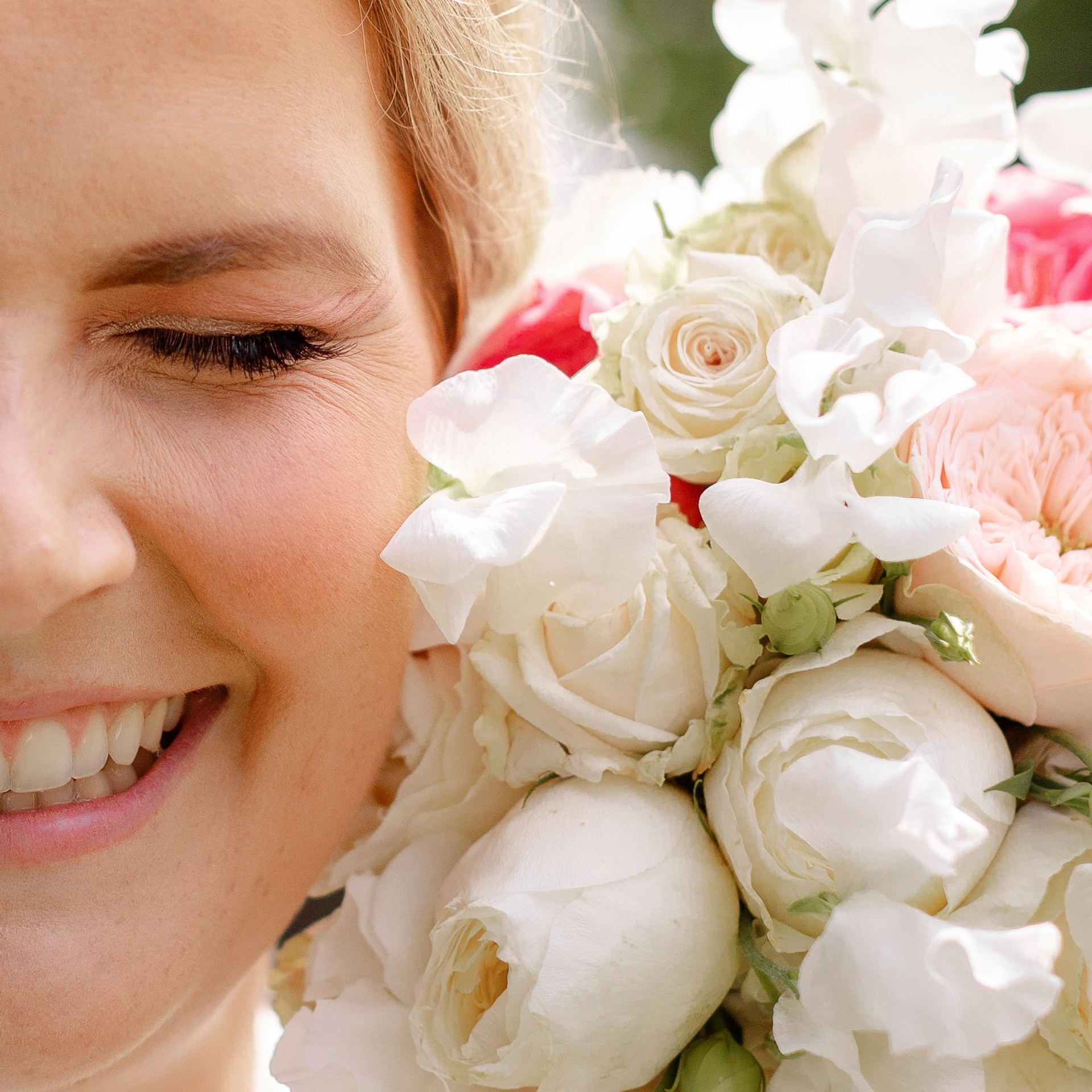 Hochzeit Bad Iburg, Brautstrauß, Sommerbrautstrauß, Inspiration, Osnabrück, Hochzeit, standesamtliche Trauung Bad Iburg, Standesamt Bad Iburg, Sommerhochzeit, Hochzeitsfotograf Niedersachsen, Münster, Rheine, Hannover, Heiraten in Bad Iburg, Brautkleid, Hochzeitstrends, Braut, Brautpaarshooting