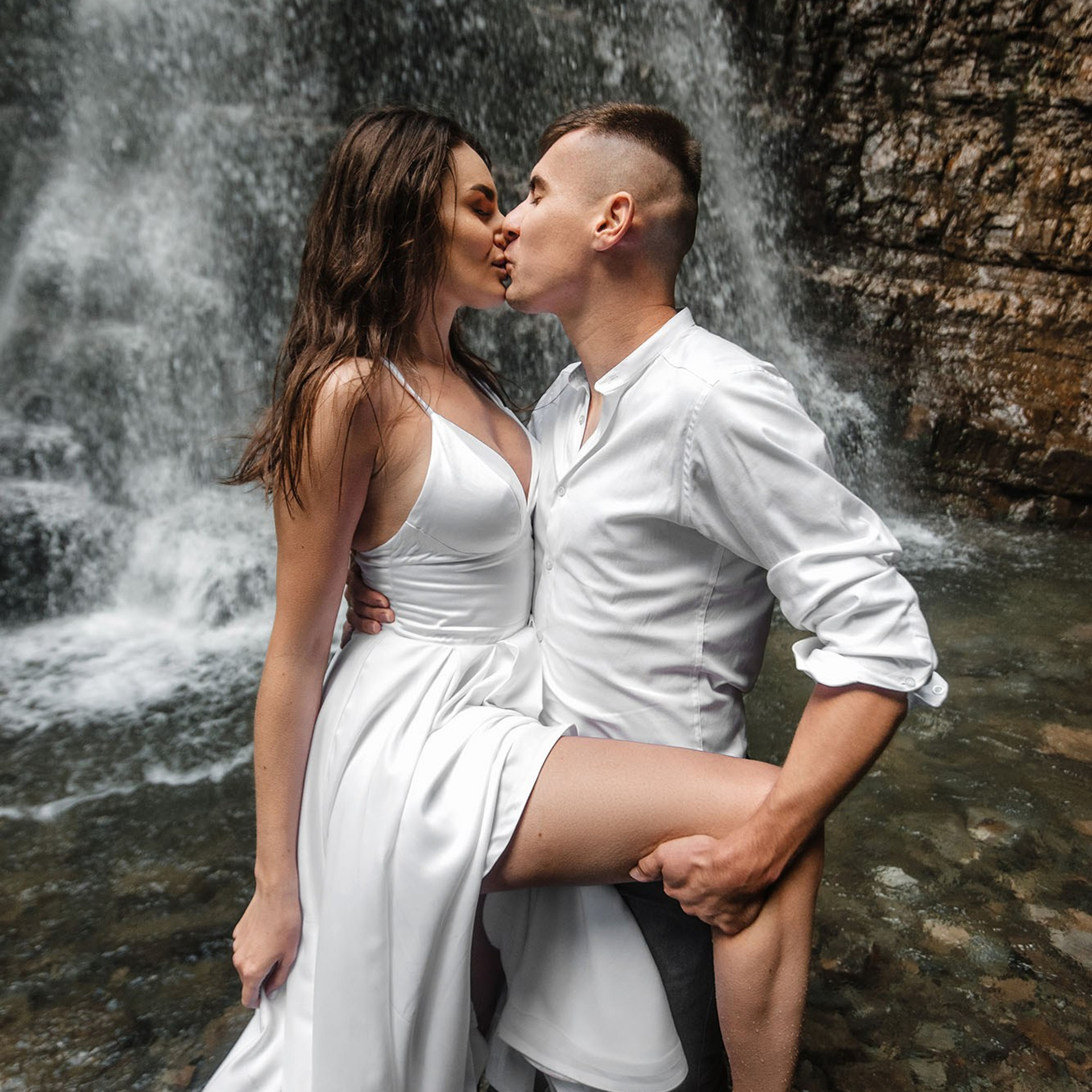 Вася та Оля дозйомка Манявський водоспад