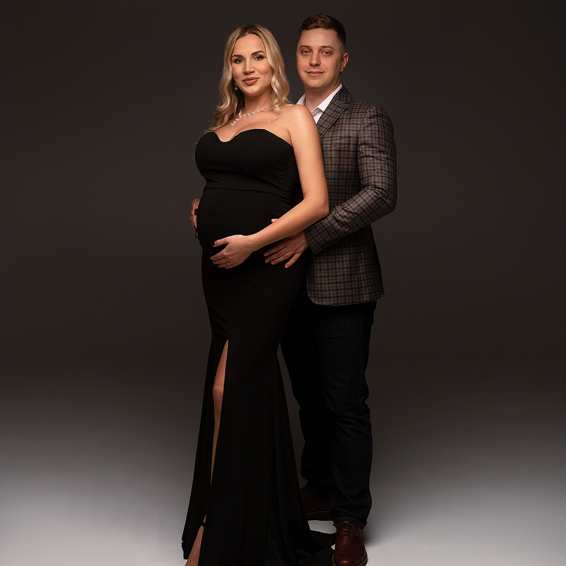 Чорна сукня зі шлейфом. Розмір: S-L