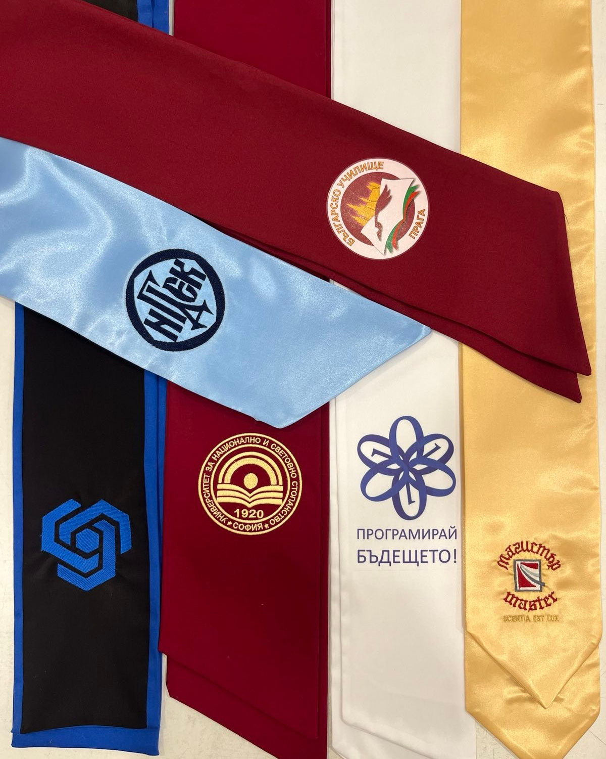 Шал за дипломиране с лого и без. Шал с бродерия. Шал за дипломиране 