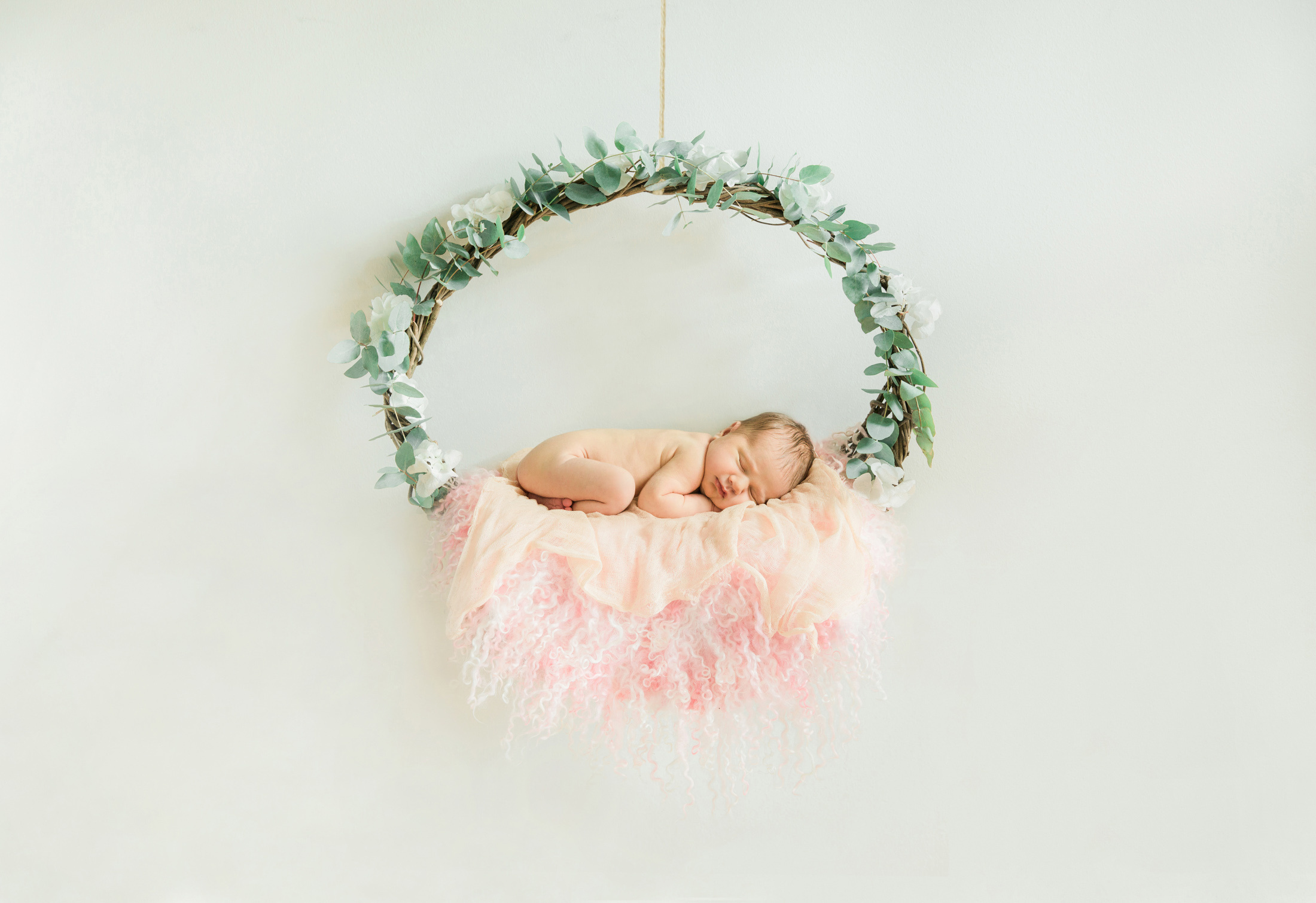 Newborn floral session | newborn photographer Espoo