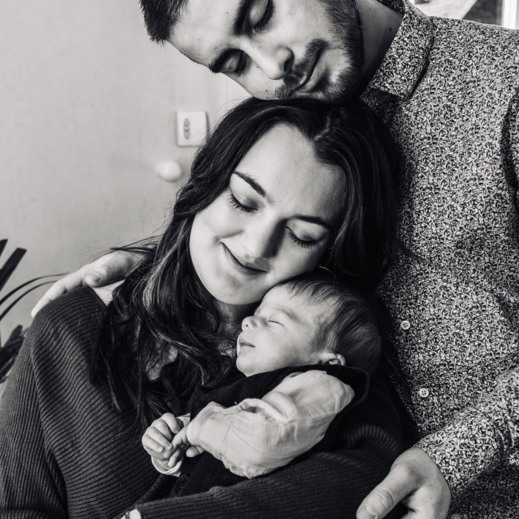 Photographe professionnelle à Poitiers, Tours et Châtellerault | Studio photo entre Poitiers et Tours – portraits, familles, entreprises, ma