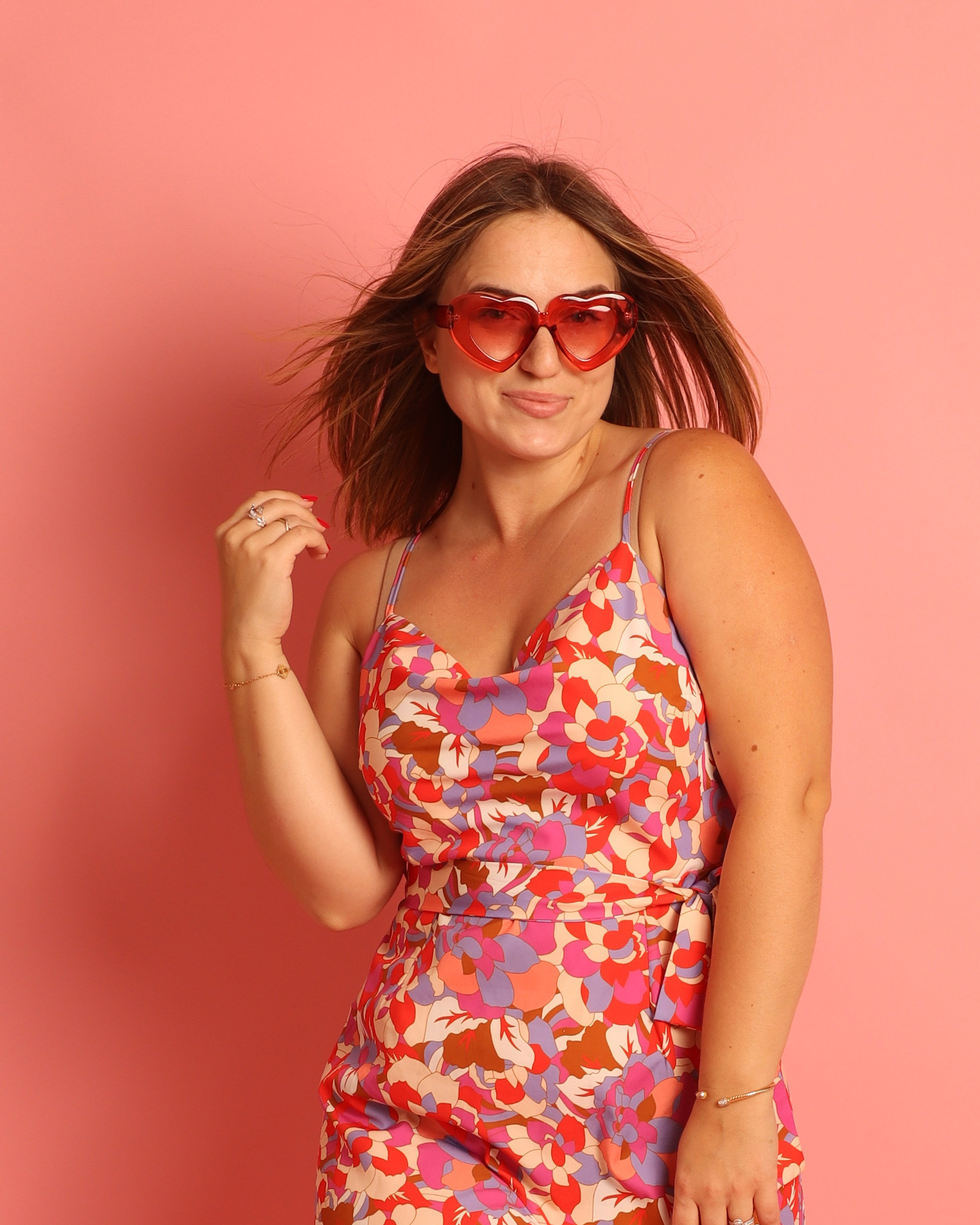 Розовый фон. SHOOT IT YOURSELF — SELF PORTRAIT STUDIO IN CHICAGO