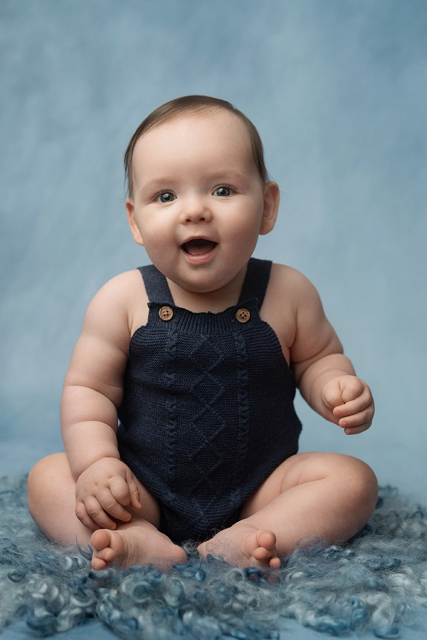 Cake smash outfits for boys. Newborn and family photographer. Hills District. Sydney