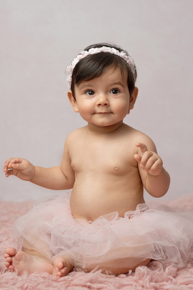 Cake smash outfits for girls. Newborn and family photographer. Hills District. Sydney