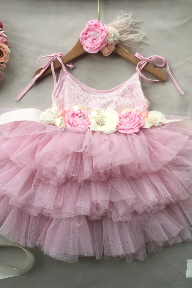 Cake smash outfits for girls. Newborn and family photographer. Hills District. Sydney