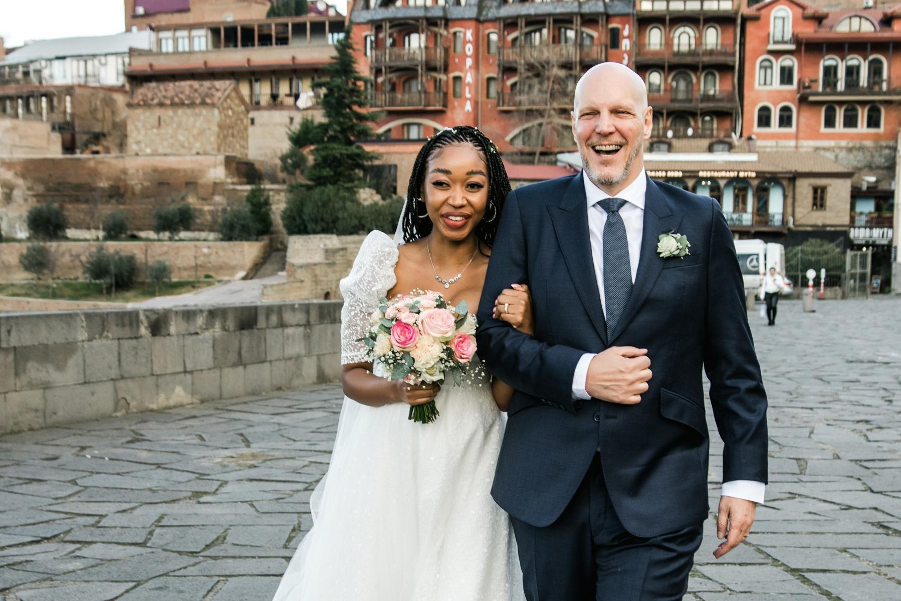 Международные пары с разными гражданствами приехали в Грузию для заключения брака в Тбилиси