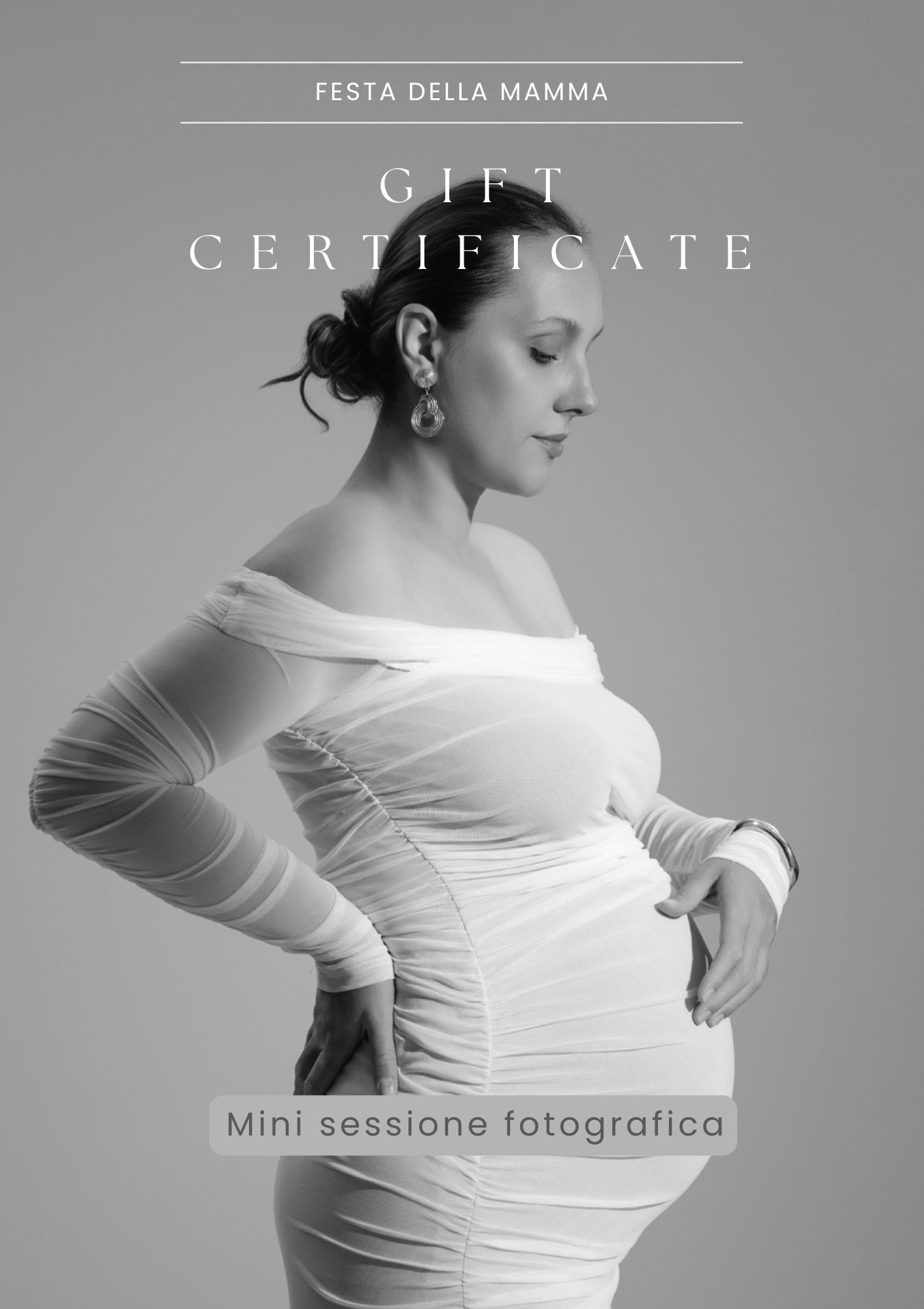 Buono regalo personalizzato per un servizio fotografico di famiglia a Padova e Vicenza, con ritratto in bianco e nero di genitori e neonata.