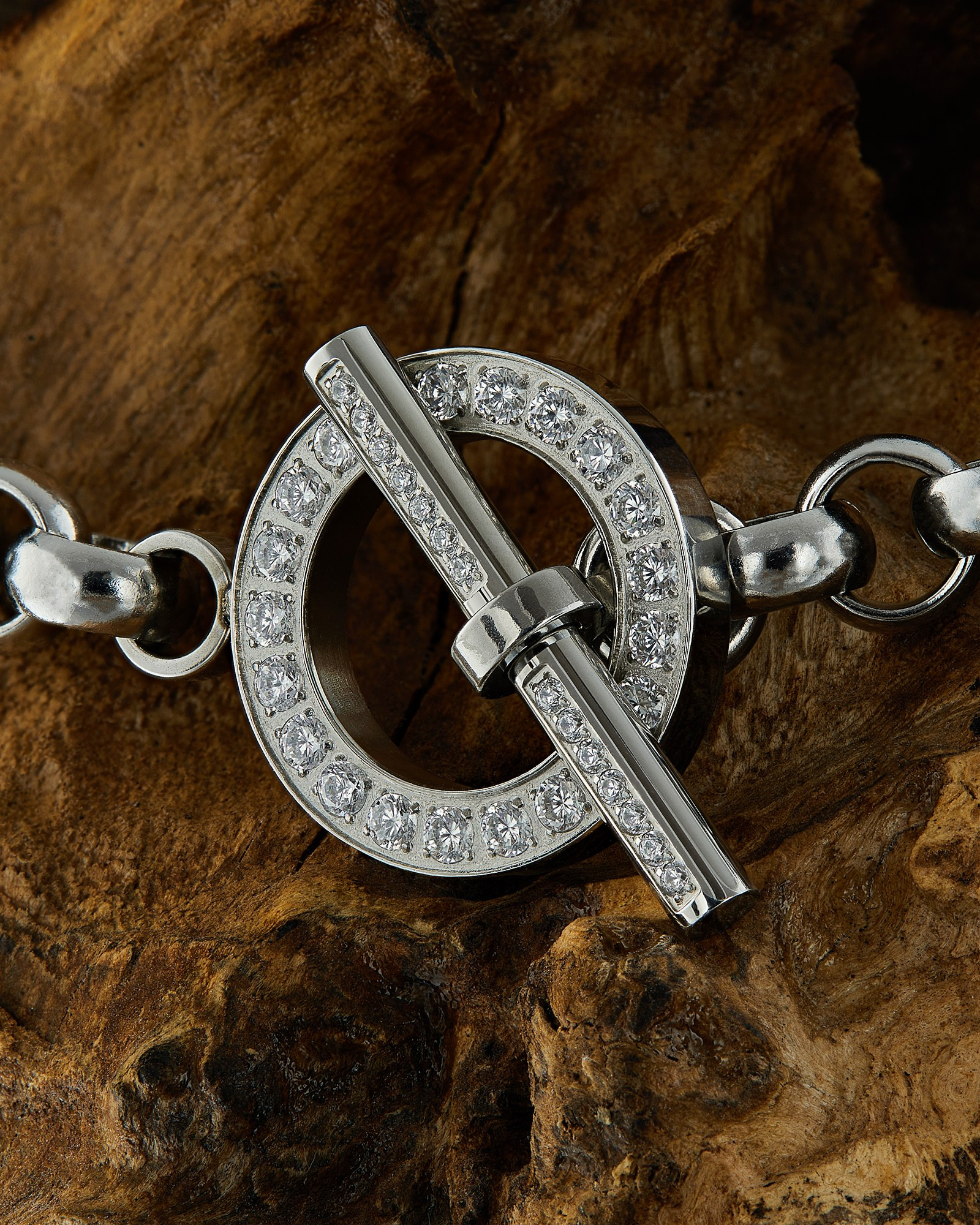 Photographer Roman Djuzev - Luxury Qudo Ceccato bracelet on a wooden background, close-up.