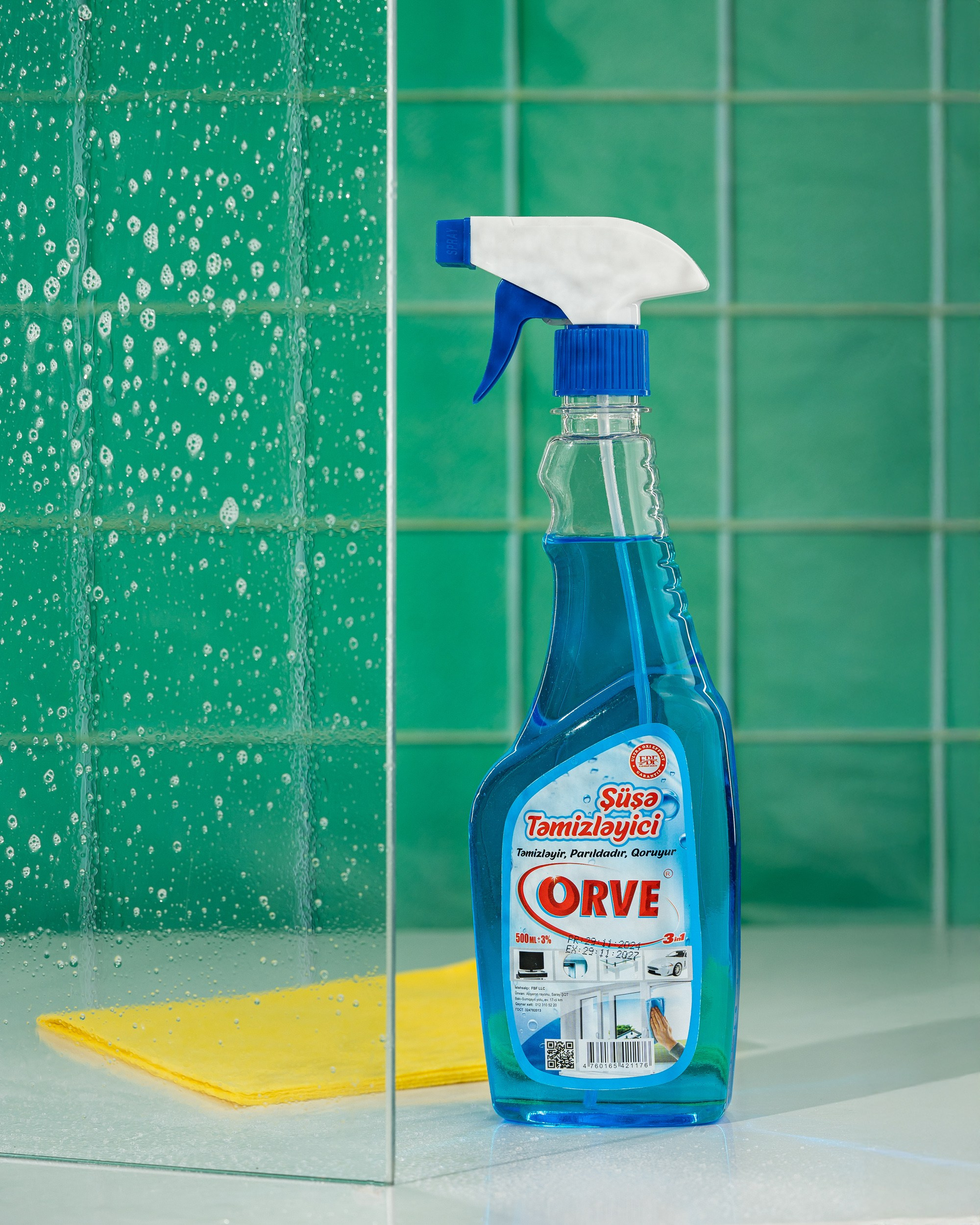 Vizual harmoniya yaradan düz kompozisiyalı məhsul şəkli