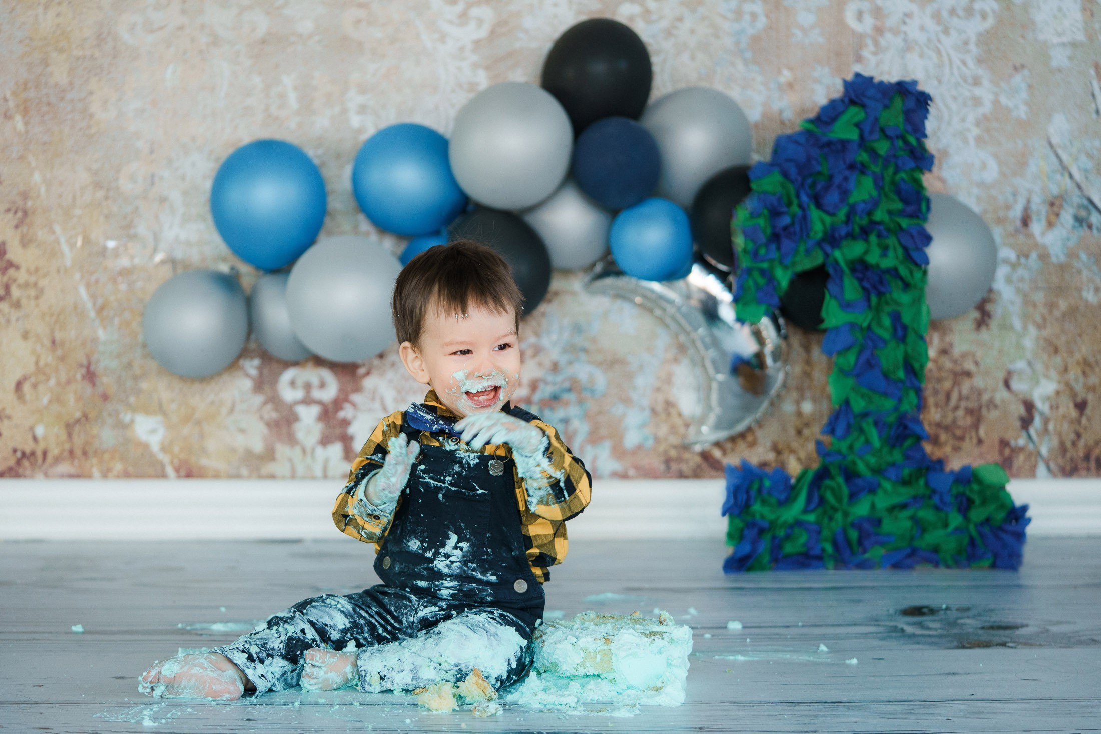 Cake smash 1-vuotiskuvaus Helsingissä