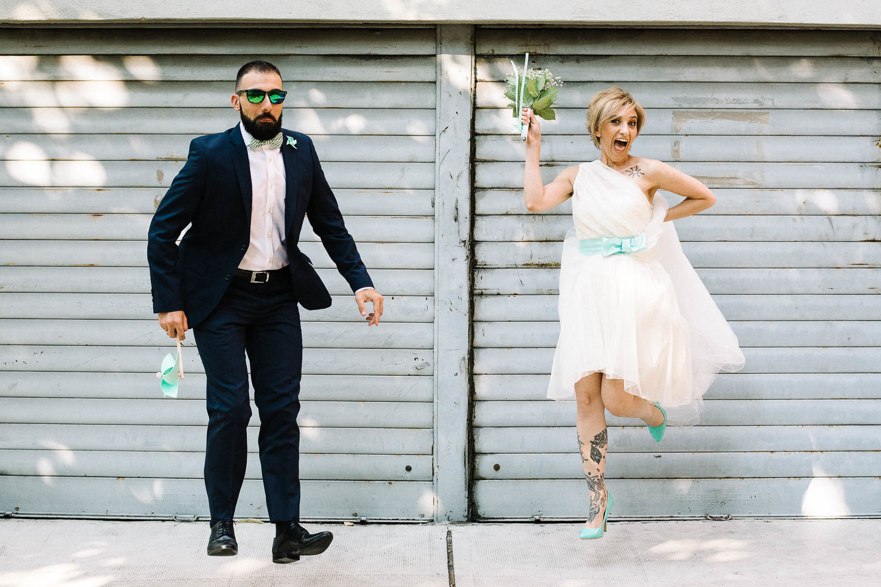 Divertente coppia in un salto colto da un fotografo professionista a Verona