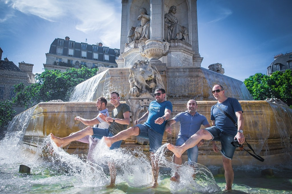 Paris Family Photographer — Artistic Family Photo & Video Experiences with Liya. Photographe à Paris