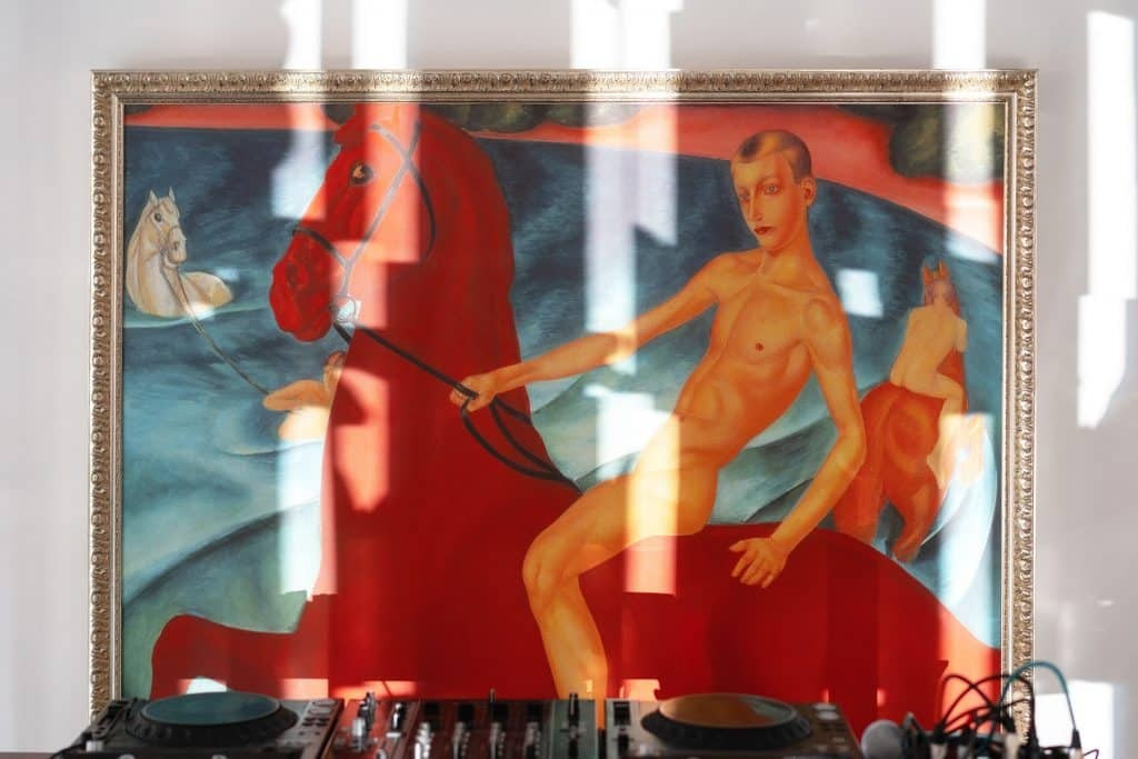 ZA POBEDOY FEEDING BAR