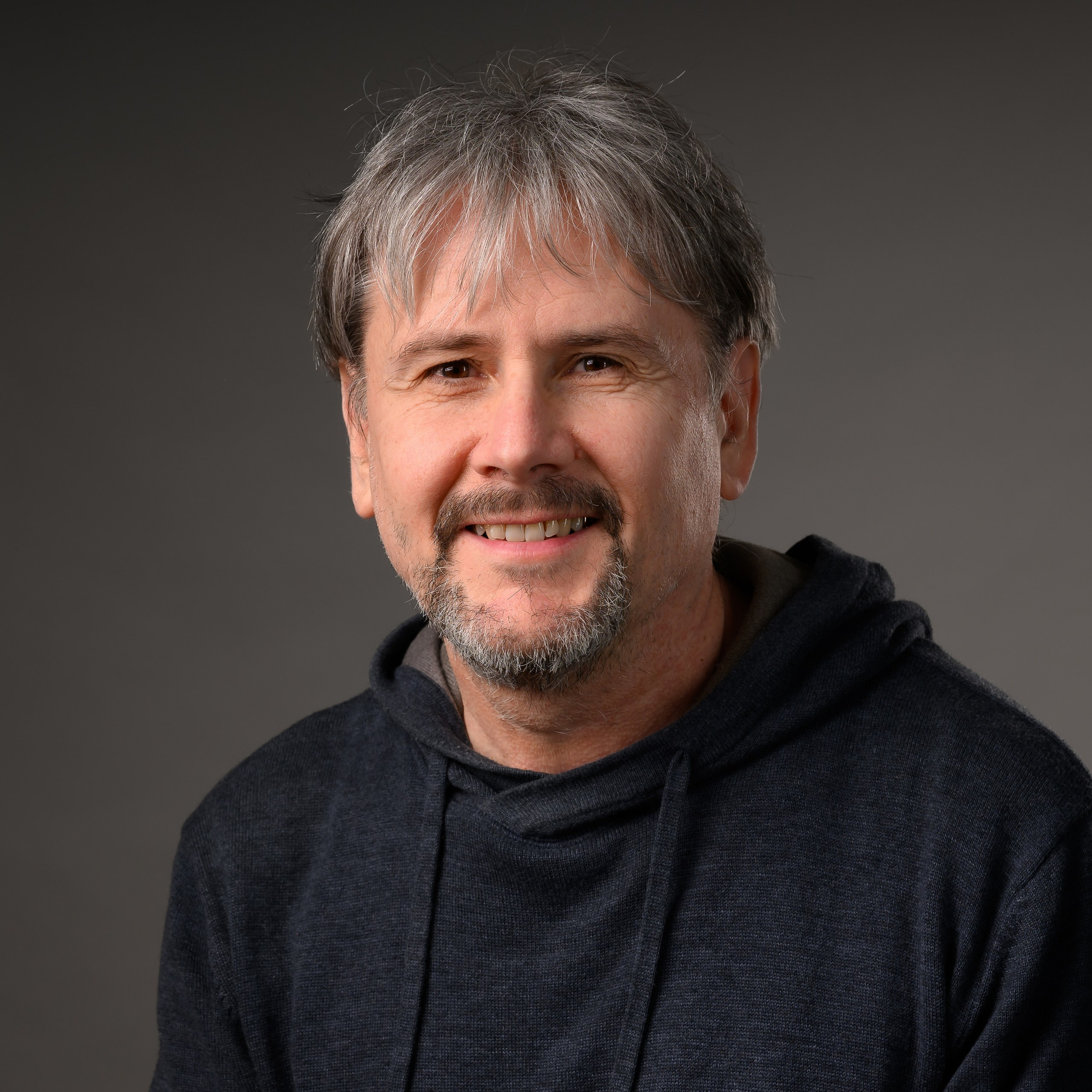 Adrian Cuba - fotograf profesionist în Iași, specializat în fotografie de eveniment, corporate și imobiliară.