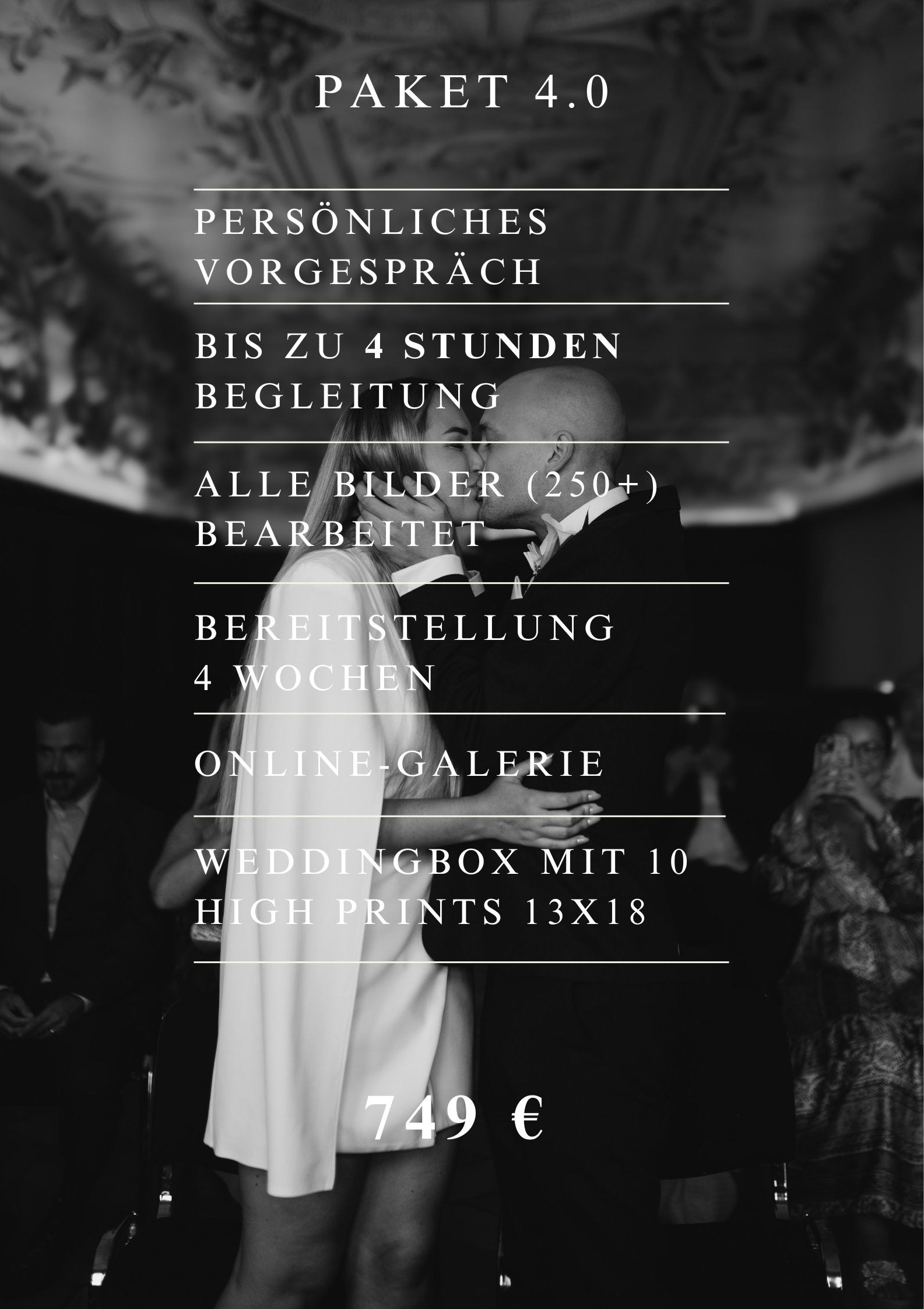 Romantischer Kuss unter freiem Himmel